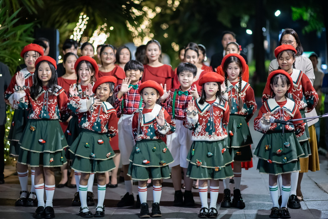 อนันตรา สยาม กรุงเทพฯ จัดงานเปิดไฟต้นคริสต์มาสอย่างยิ่งใหญ่