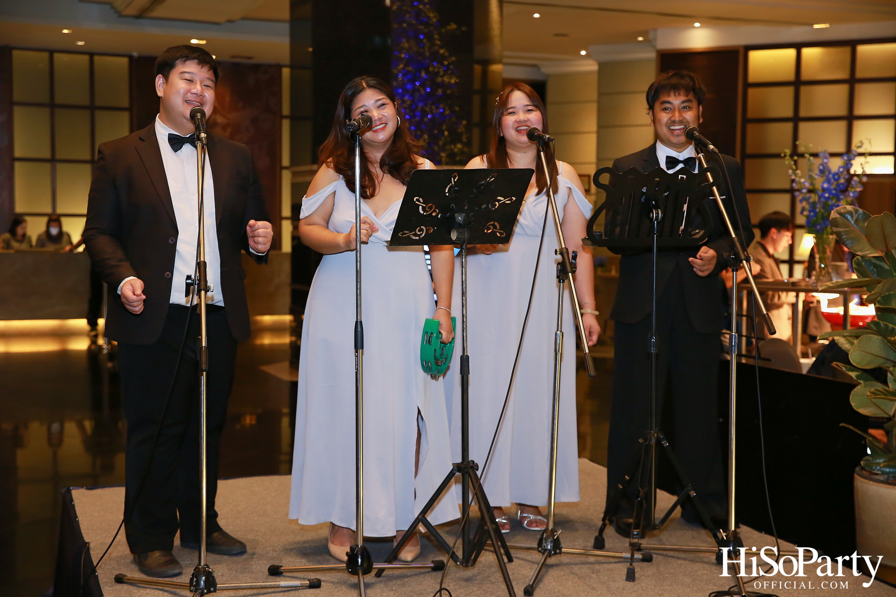 โรงแรมสวิสโซเทล กรุงเทพ รัชดา จัดงานเปิดไฟประดับต้นคริสต์มาสประจำปี เพื่อต้อนรับเทศกาลแห่งความสุข