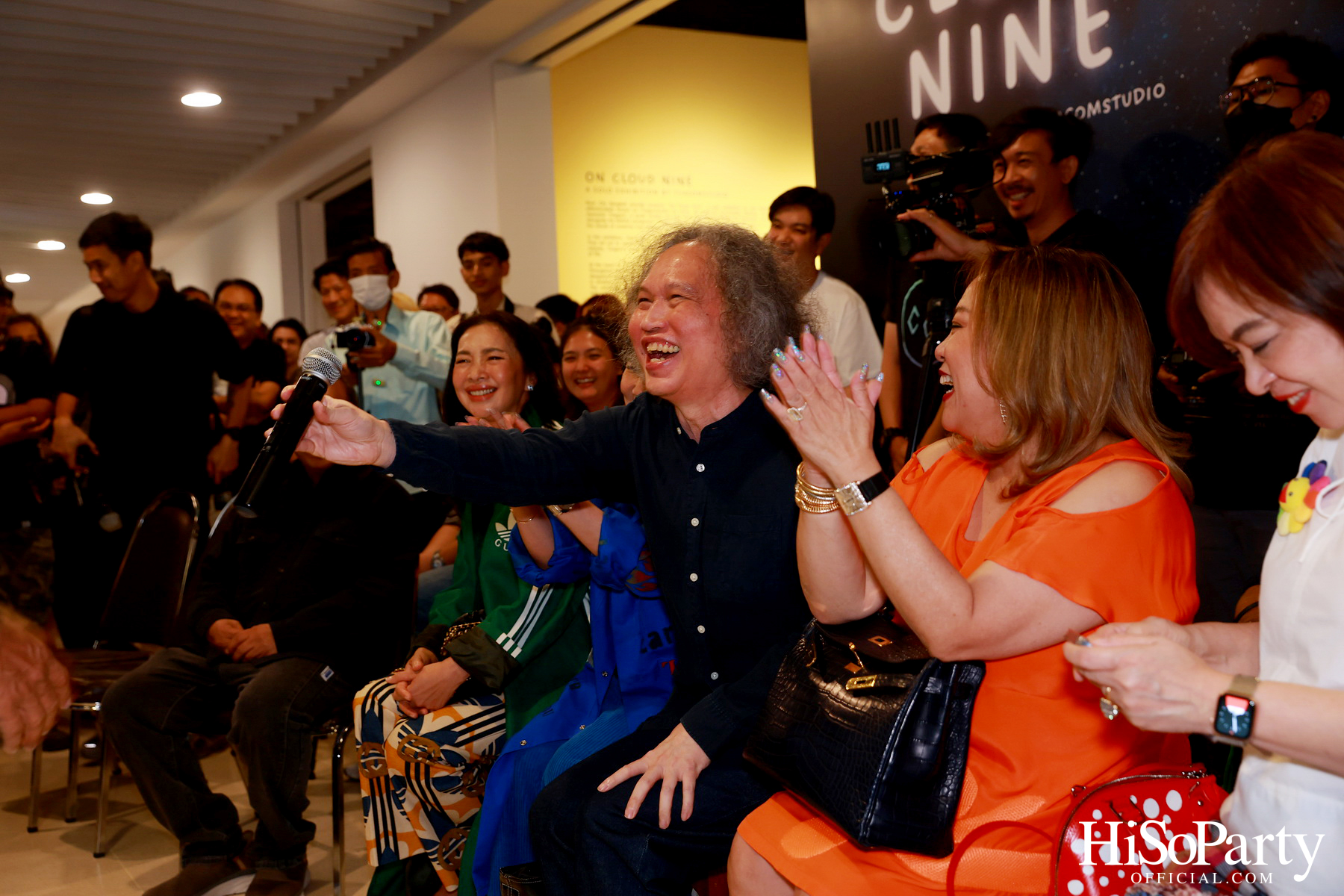 งานเปิดนิทรรศการ Hap-PLE-ness : ความสุขง่ายๆ แบบ ซิ้มเปิ้ล ซิมเปิ้ล ของ จาริณี เมธีกุล