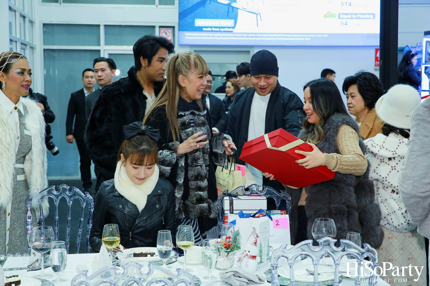 ‘SOMEWHERE ONLY WE KNOW - DISCOVERY 7 KINGDOMS OF SNOW QUEEN’ FSAT งานดินเนอร์ท่ามกลางลานสเก็ตน้ำแข็ง พร้อมโชว์เครื่องประดับเพชร BEAUTY GEMS