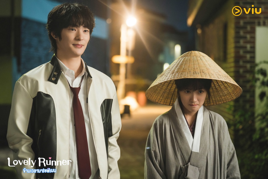 ‘Lovely Runner ข้ามเวลามาเซฟเมน’ ซีรีส์โรแมนติก คอมเมดี้ แฟนตาซี จาก Viu (วิว) นำแสดงโดย ‘บยอนอูซอก’ และ ‘คิมฮเยยุน’