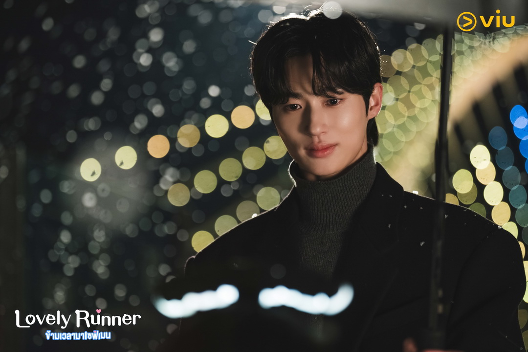 ‘Lovely Runner ข้ามเวลามาเซฟเมน’ ซีรีส์โรแมนติก คอมเมดี้ แฟนตาซี จาก Viu (วิว) นำแสดงโดย ‘บยอนอูซอก’ และ ‘คิมฮเยยุน’