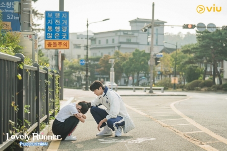 ‘Lovely Runner ข้ามเวลามาเซฟเมน’ ซีรีส์โรแมนติก คอมเมดี้ แฟนตาซี จาก Viu (วิว) นำแสดงโดย ‘บยอนอูซอก’ และ ‘คิมฮเยยุน’