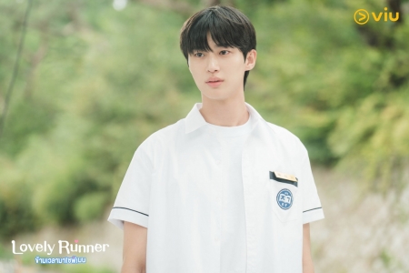 ‘Lovely Runner ข้ามเวลามาเซฟเมน’ ซีรีส์โรแมนติก คอมเมดี้ แฟนตาซี จาก Viu (วิว) นำแสดงโดย ‘บยอนอูซอก’ และ ‘คิมฮเยยุน’