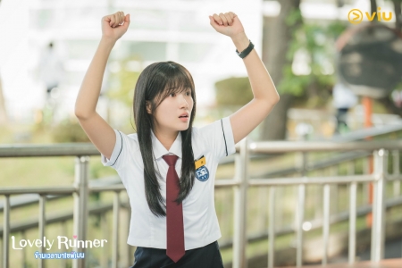 ‘Lovely Runner ข้ามเวลามาเซฟเมน’ ซีรีส์โรแมนติก คอมเมดี้ แฟนตาซี จาก Viu (วิว) นำแสดงโดย ‘บยอนอูซอก’ และ ‘คิมฮเยยุน’