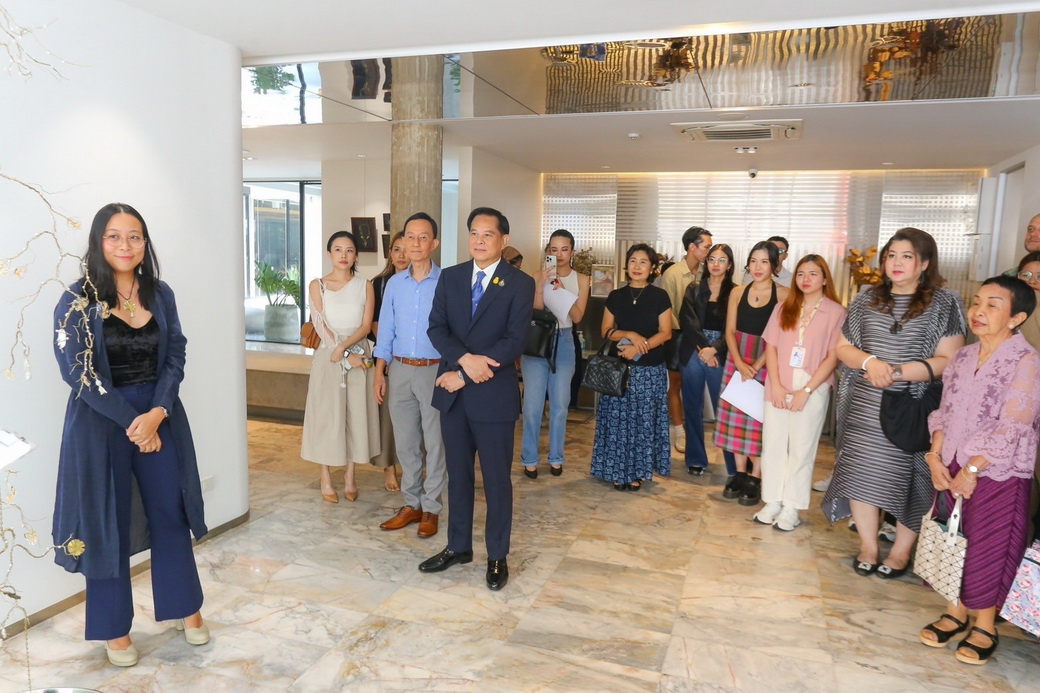 Middle M SOLO Exhibition