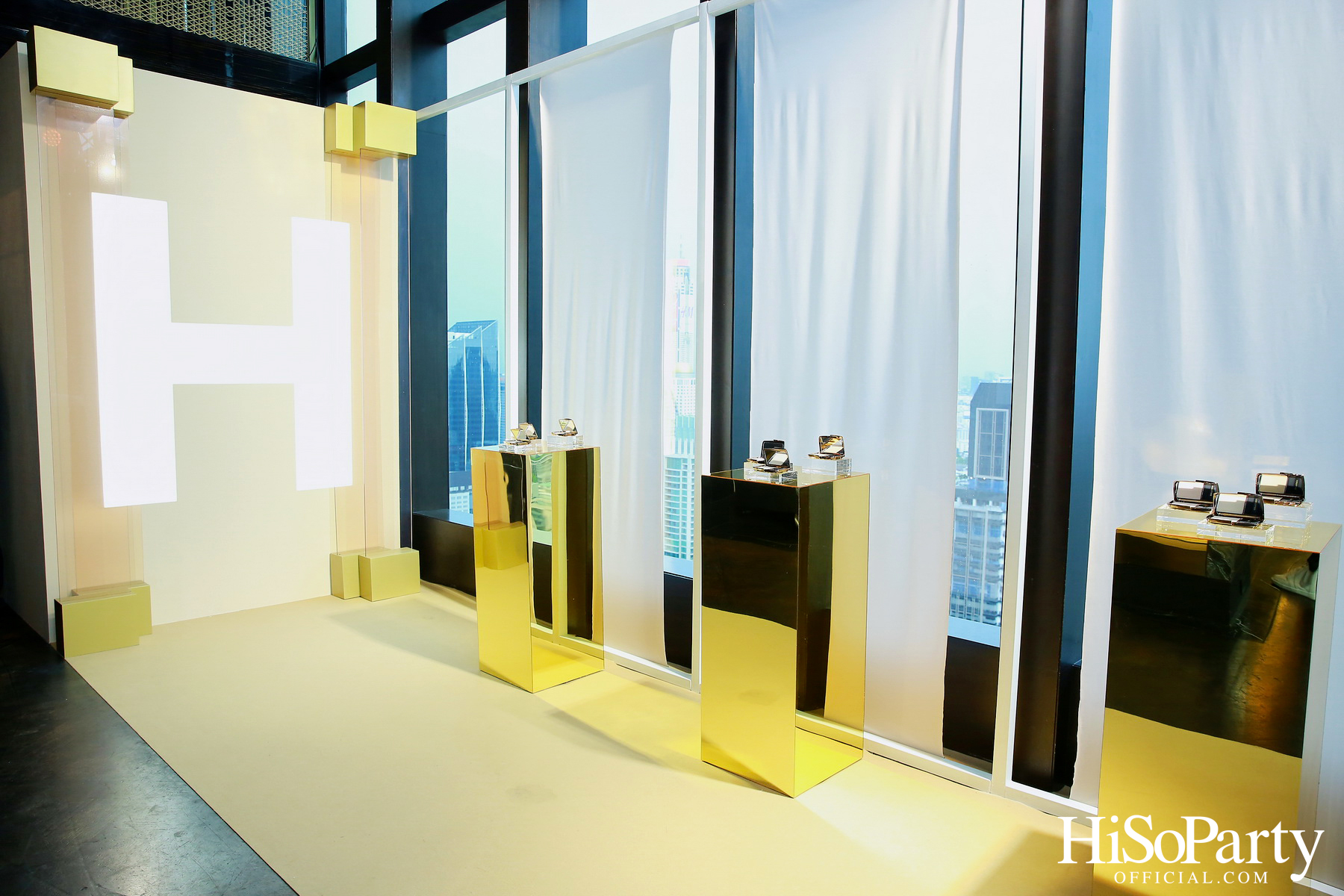 งานเปิดตัว HOURGLASS VANISH AIRBRUSH PRESSED POWDER