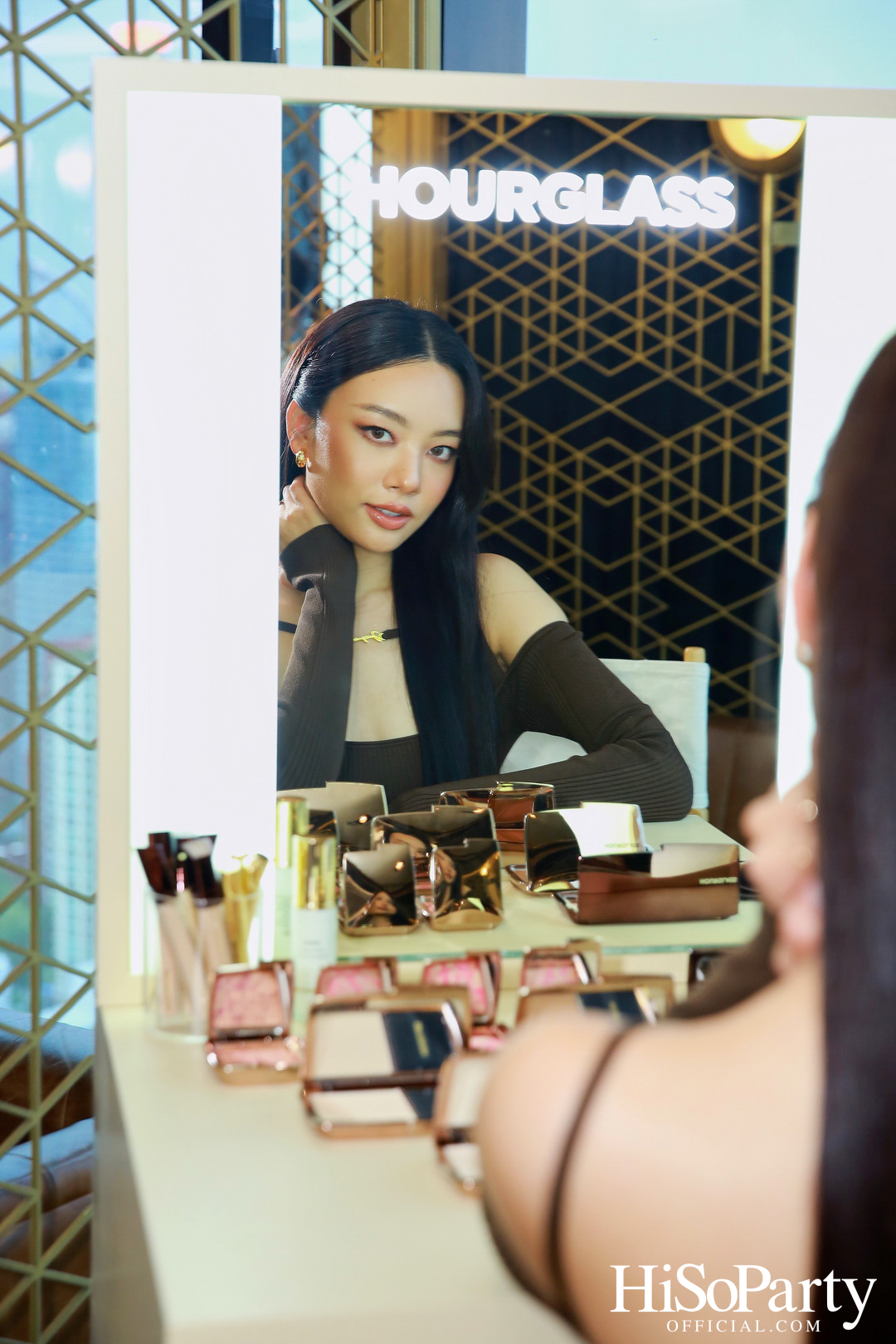 งานเปิดตัว HOURGLASS VANISH AIRBRUSH PRESSED POWDER