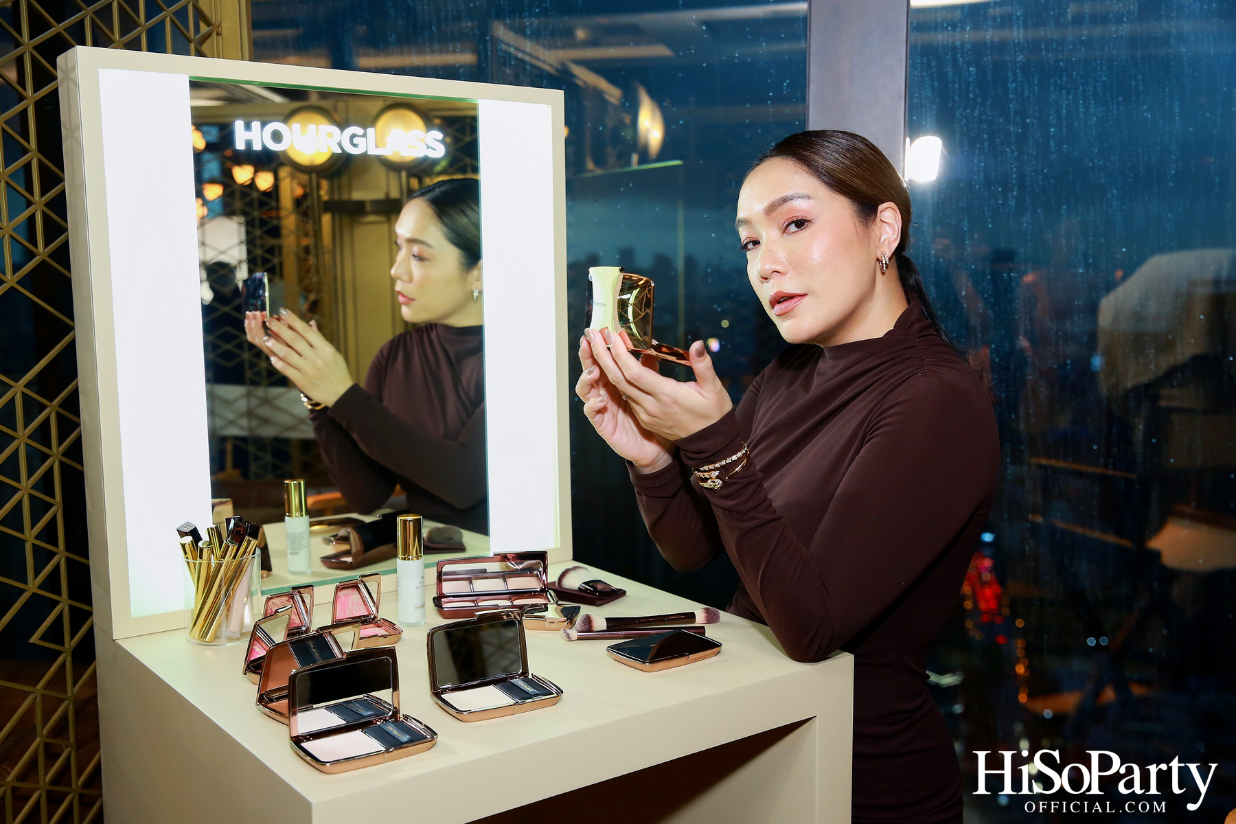 งานเปิดตัว HOURGLASS VANISH AIRBRUSH PRESSED POWDER