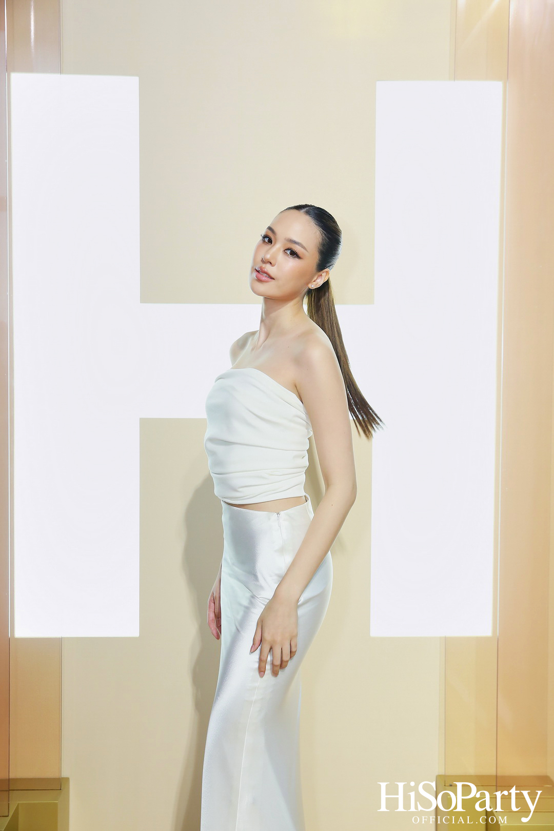 งานเปิดตัว HOURGLASS VANISH AIRBRUSH PRESSED POWDER