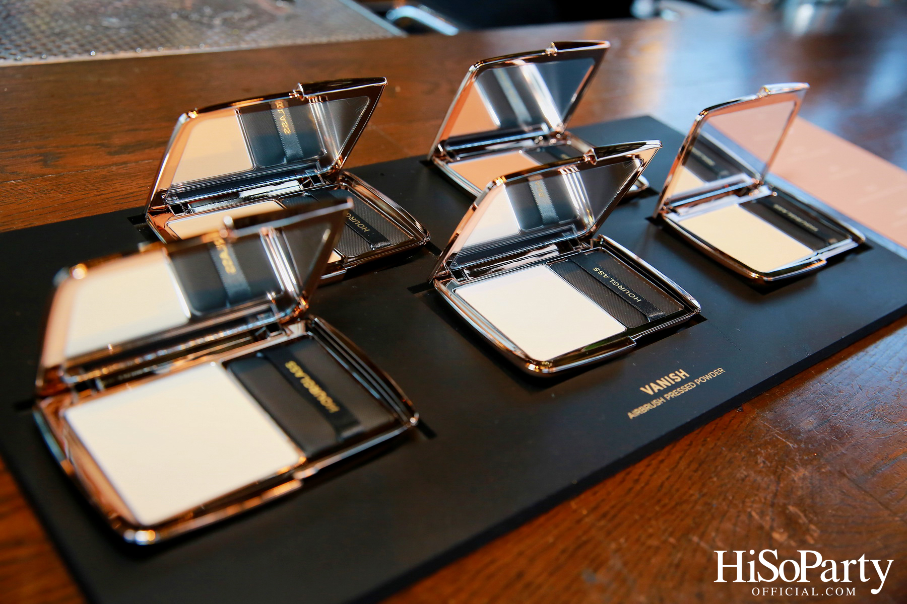 งานเปิดตัว HOURGLASS VANISH AIRBRUSH PRESSED POWDER