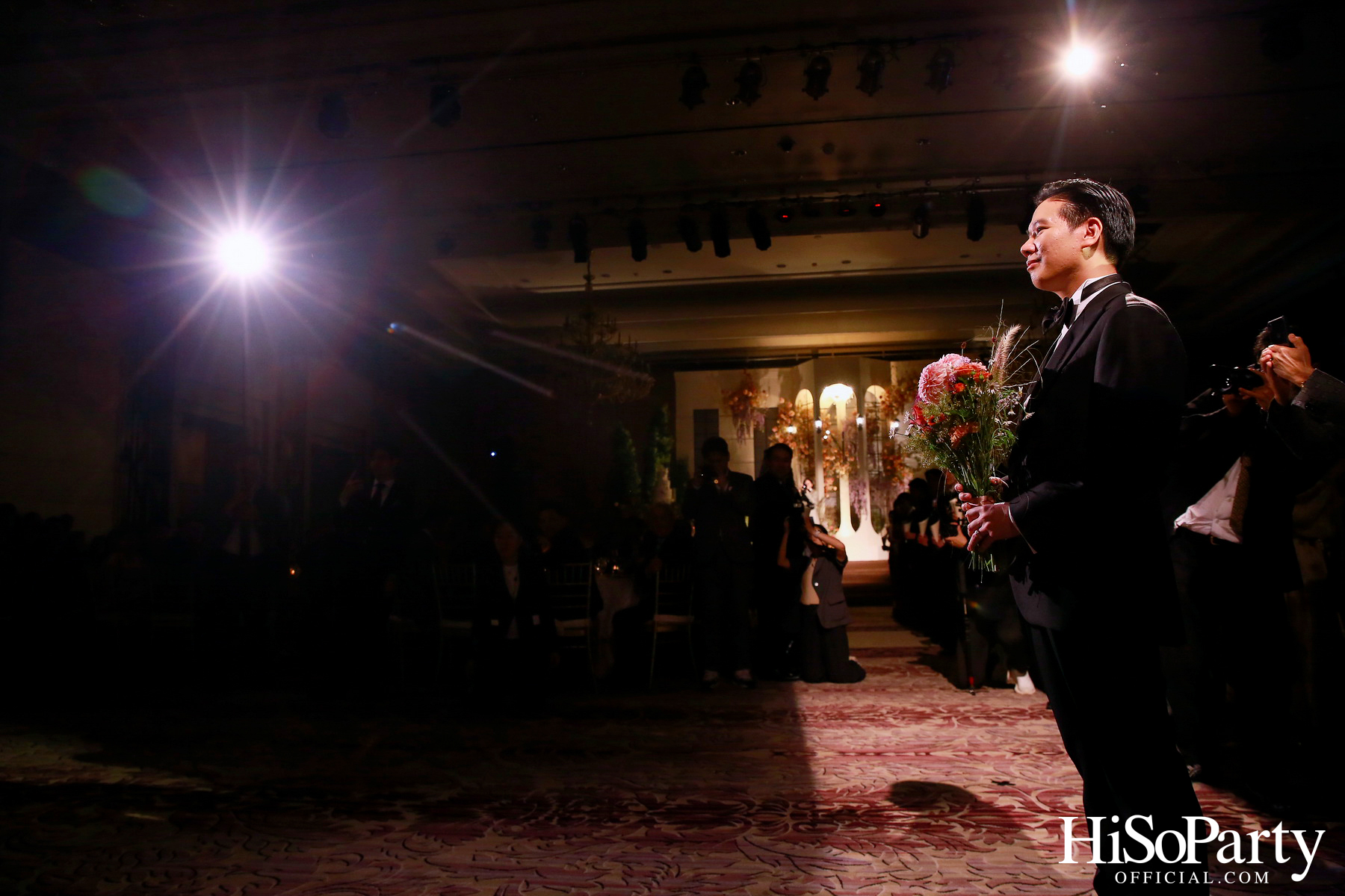 งานฉลองมงคลสมรสระหว่าง ธนพร เตชะวรบท และ วีรเดช ส่งทวีผล