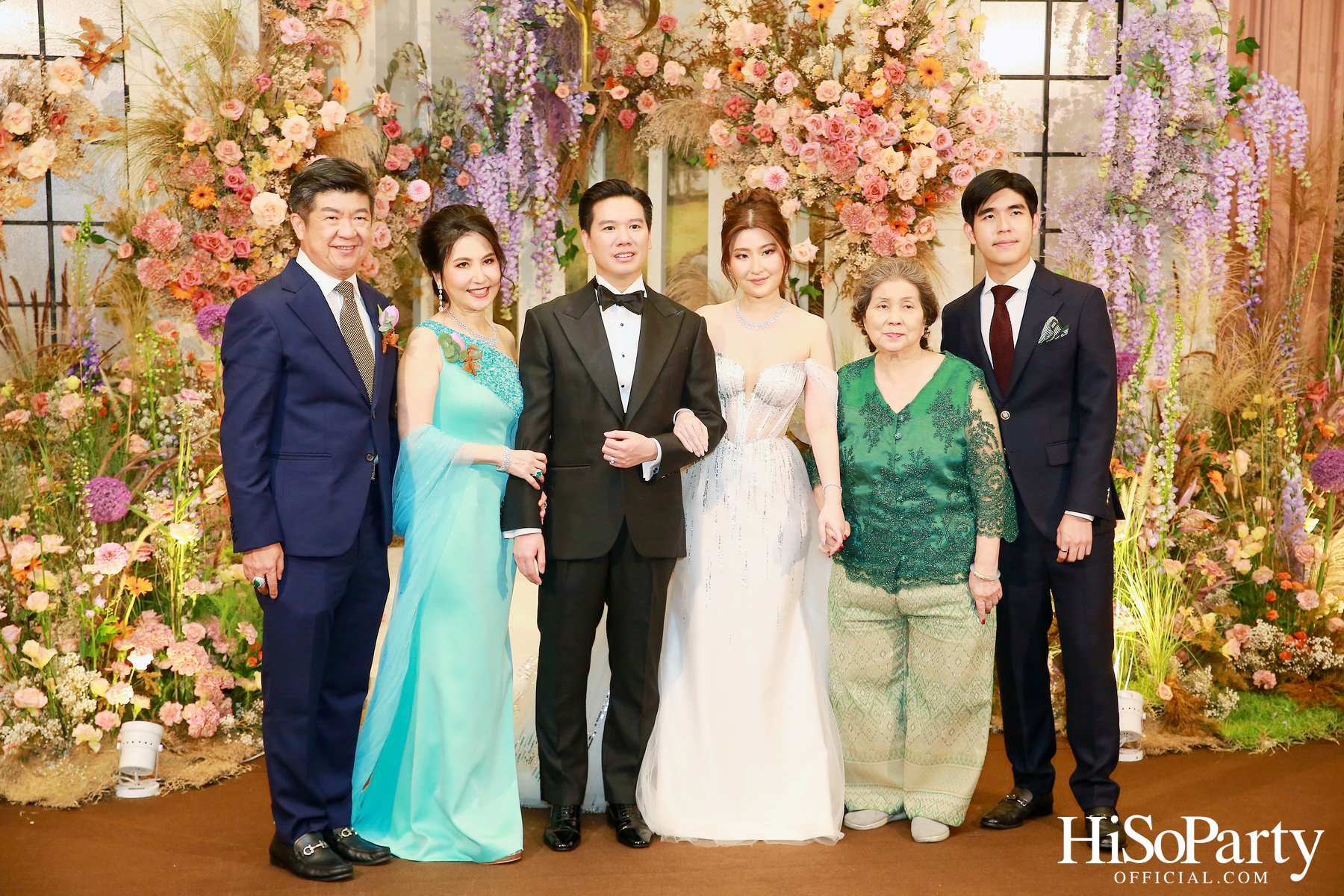 งานฉลองมงคลสมรสระหว่าง ธนพร เตชะวรบท และ วีรเดช ส่งทวีผล