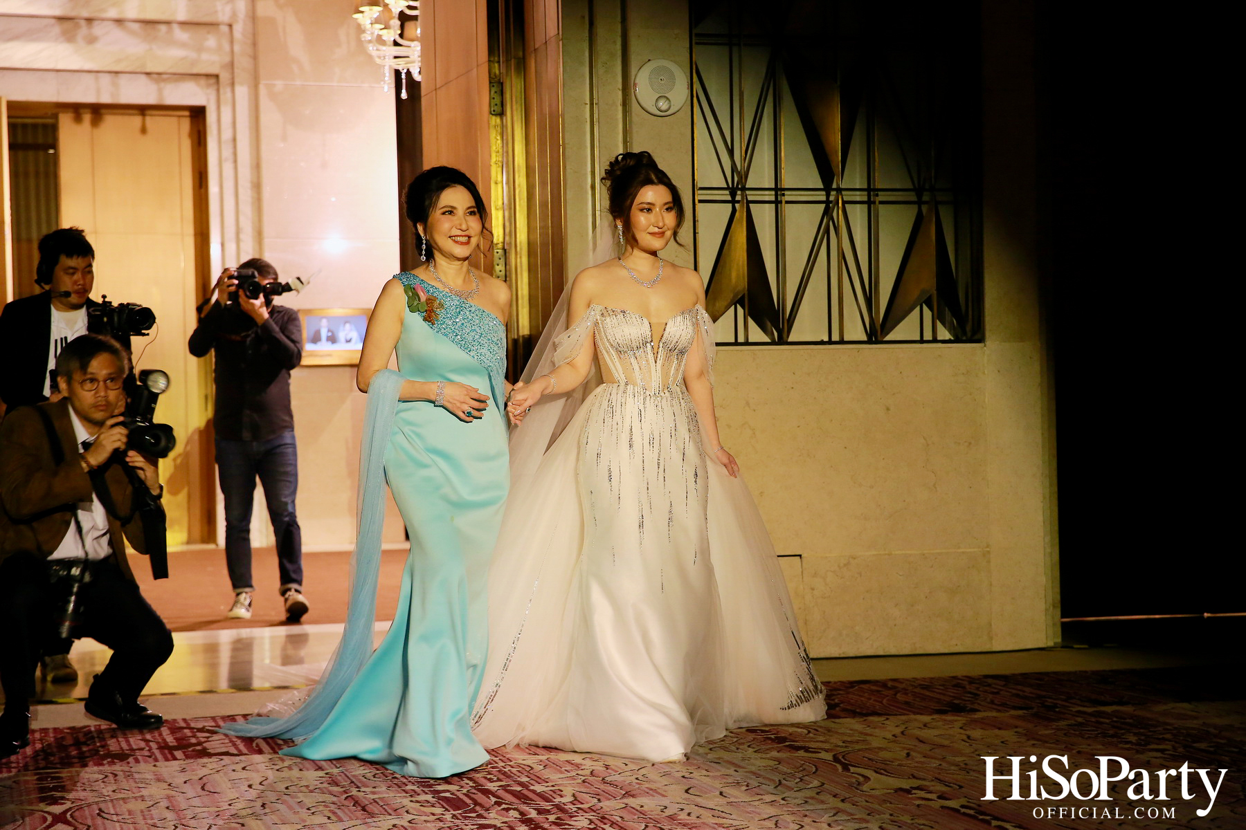 งานฉลองมงคลสมรสระหว่าง ธนพร เตชะวรบท และ วีรเดช ส่งทวีผล