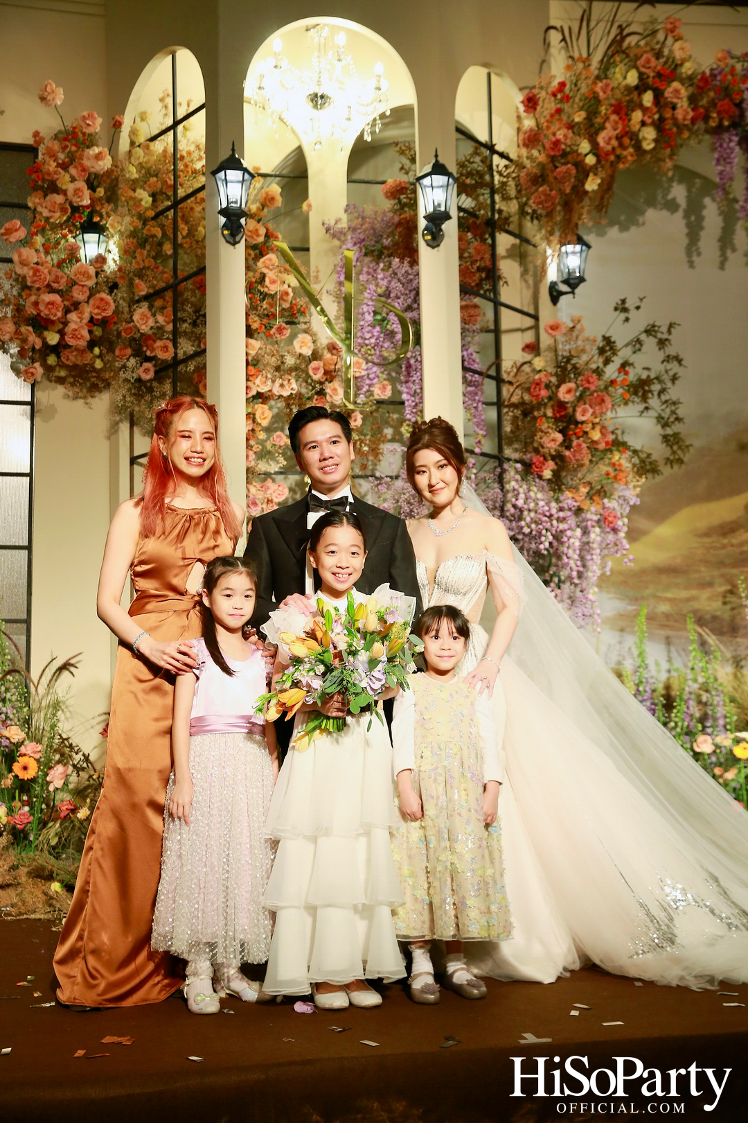 งานฉลองมงคลสมรสระหว่าง ธนพร เตชะวรบท และ วีรเดช ส่งทวีผล