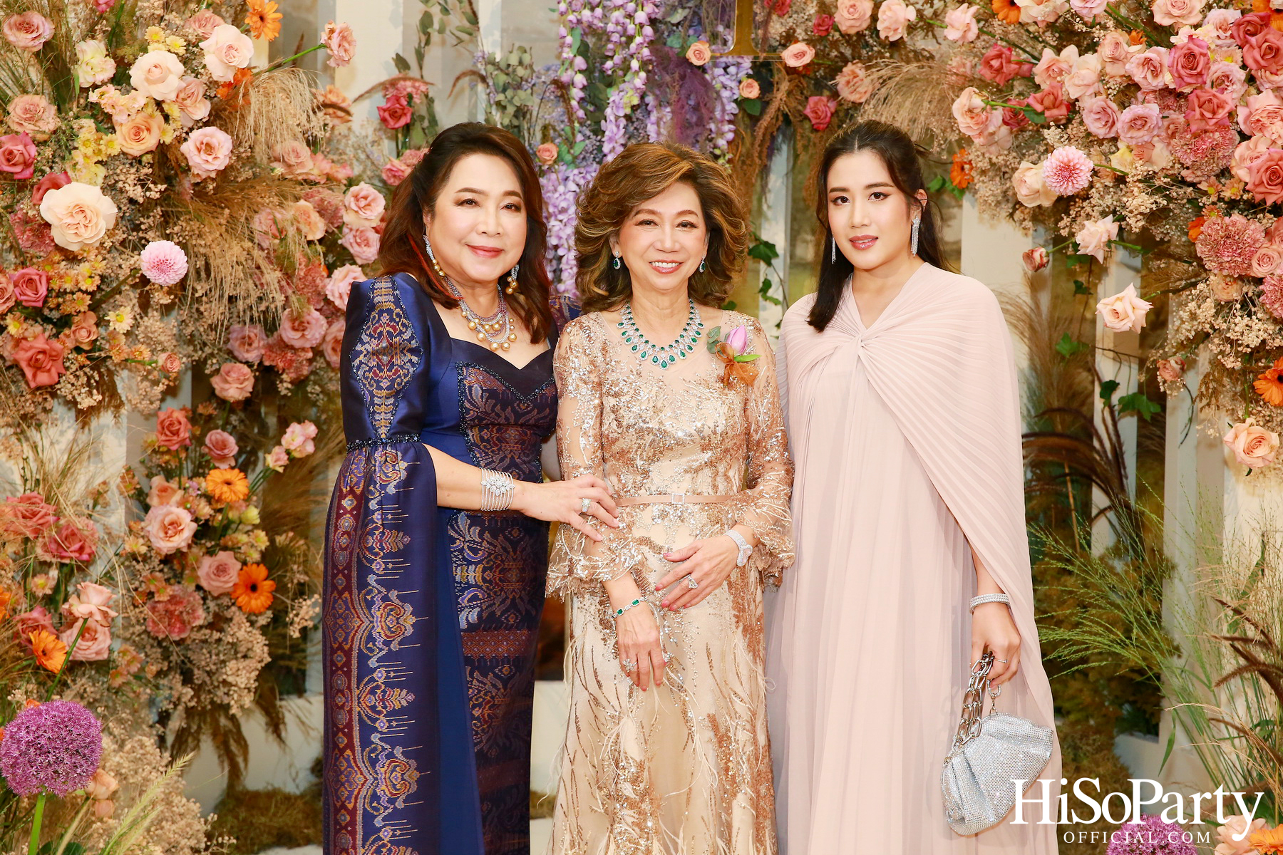 งานฉลองมงคลสมรสระหว่าง ธนพร เตชะวรบท และ วีรเดช ส่งทวีผล