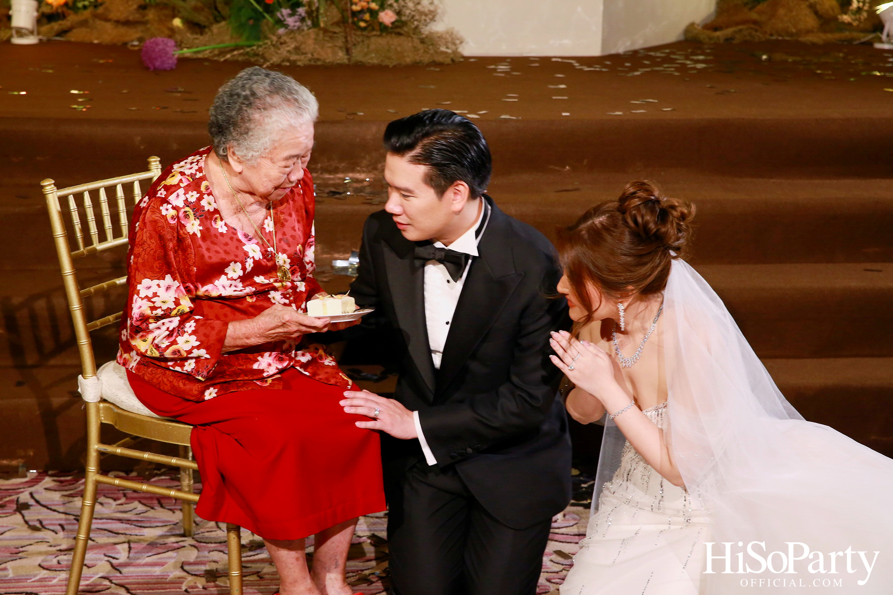 งานฉลองมงคลสมรสระหว่าง ธนพร เตชะวรบท และ วีรเดช ส่งทวีผล