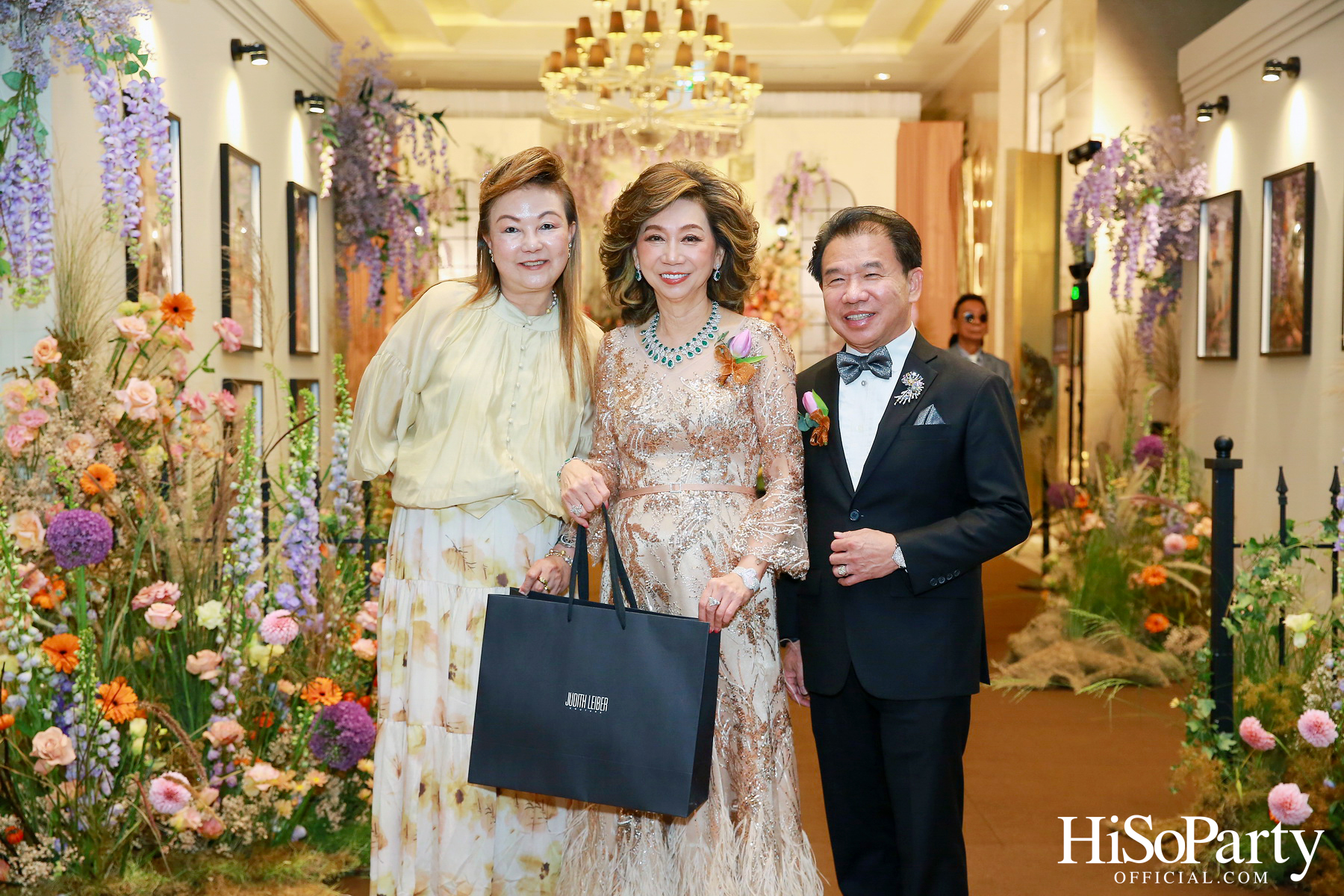 งานฉลองมงคลสมรสระหว่าง ธนพร เตชะวรบท และ วีรเดช ส่งทวีผล