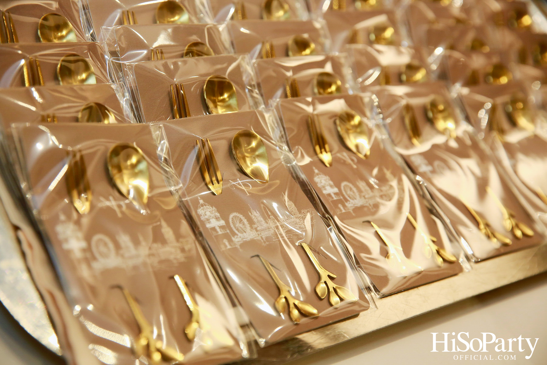 งานฉลองมงคลสมรสระหว่าง ธนพร เตชะวรบท และ วีรเดช ส่งทวีผล