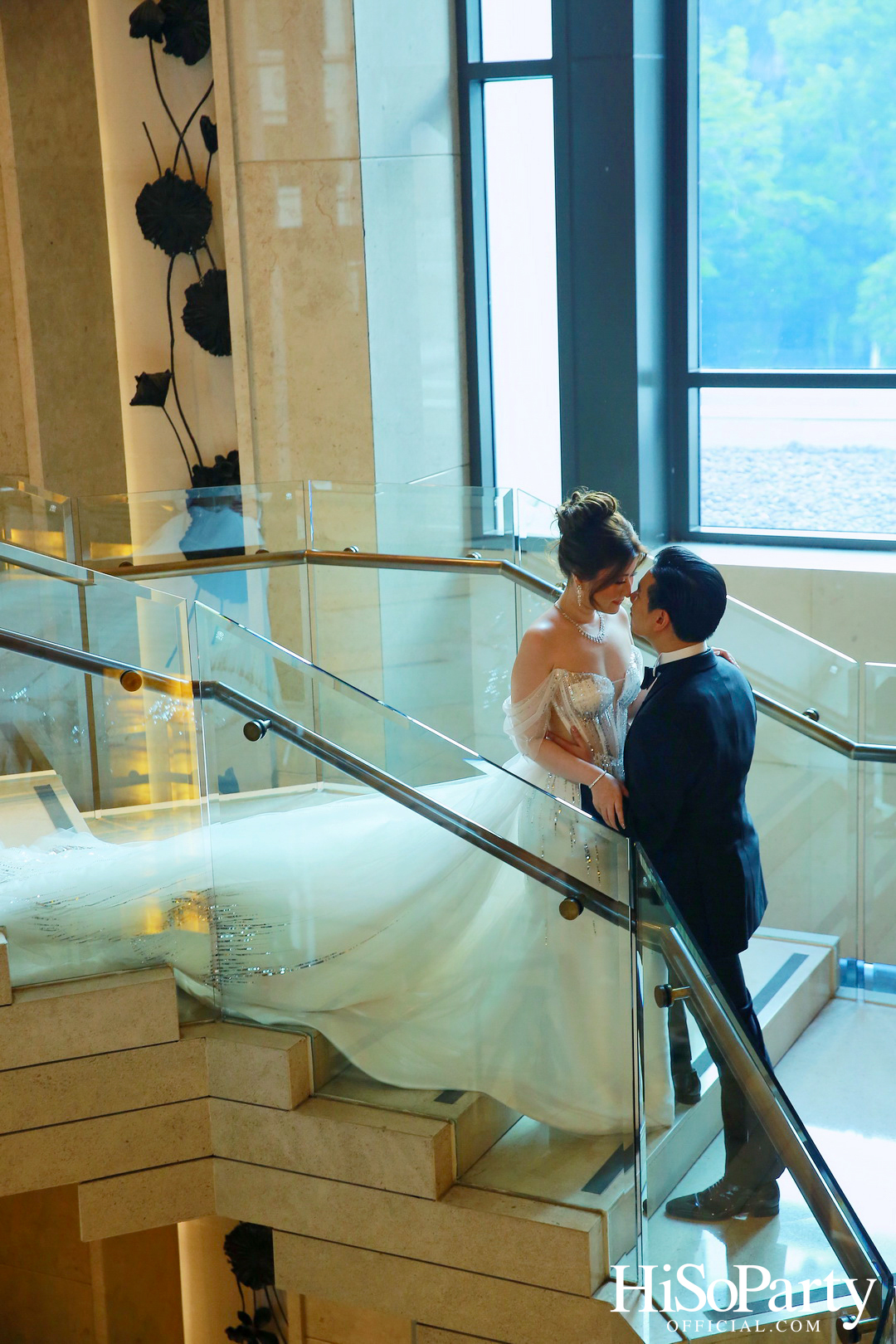 งานฉลองมงคลสมรสระหว่าง ธนพร เตชะวรบท และ วีรเดช ส่งทวีผล