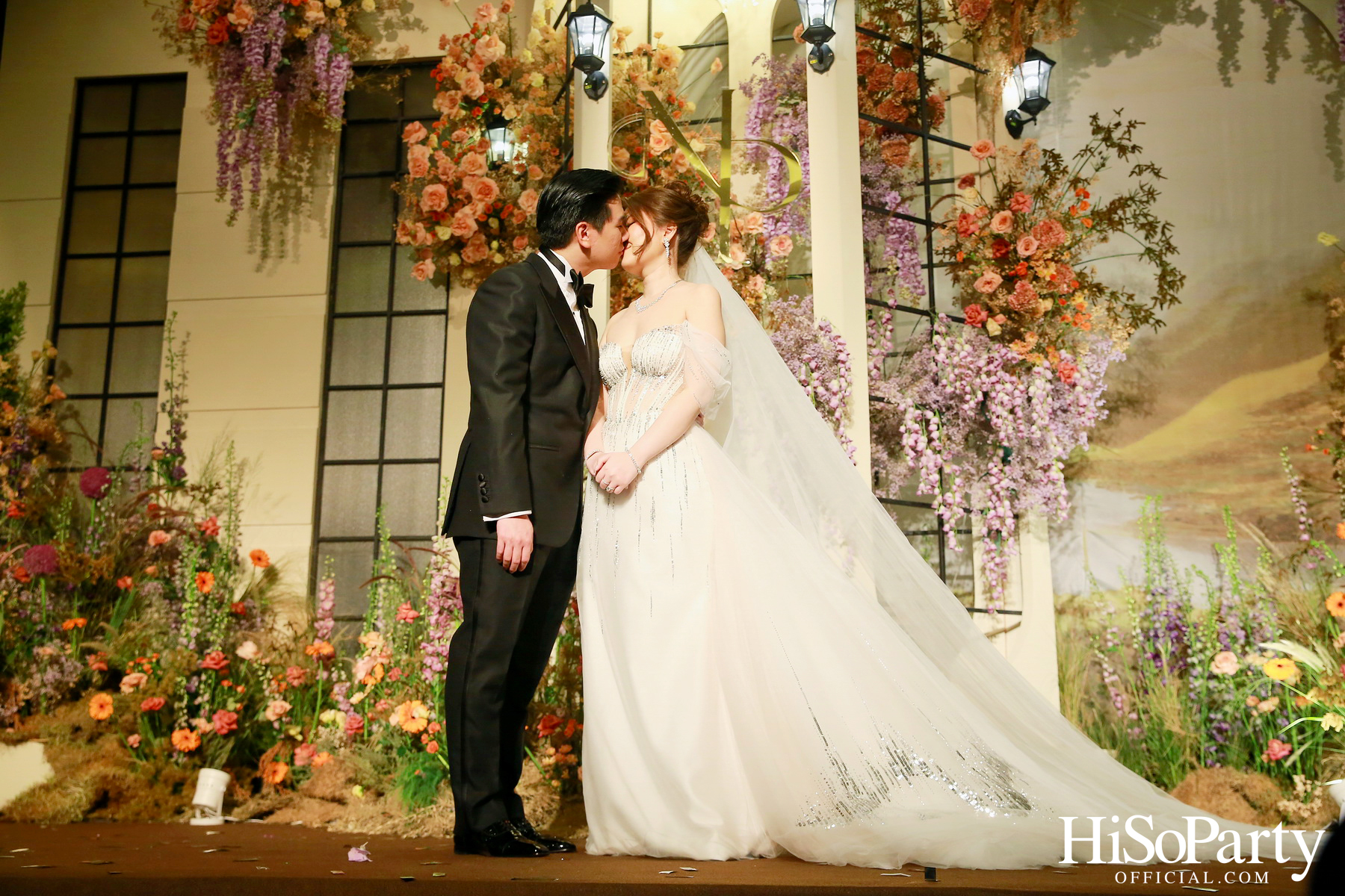 งานฉลองมงคลสมรสระหว่าง ธนพร เตชะวรบท และ วีรเดช ส่งทวีผล