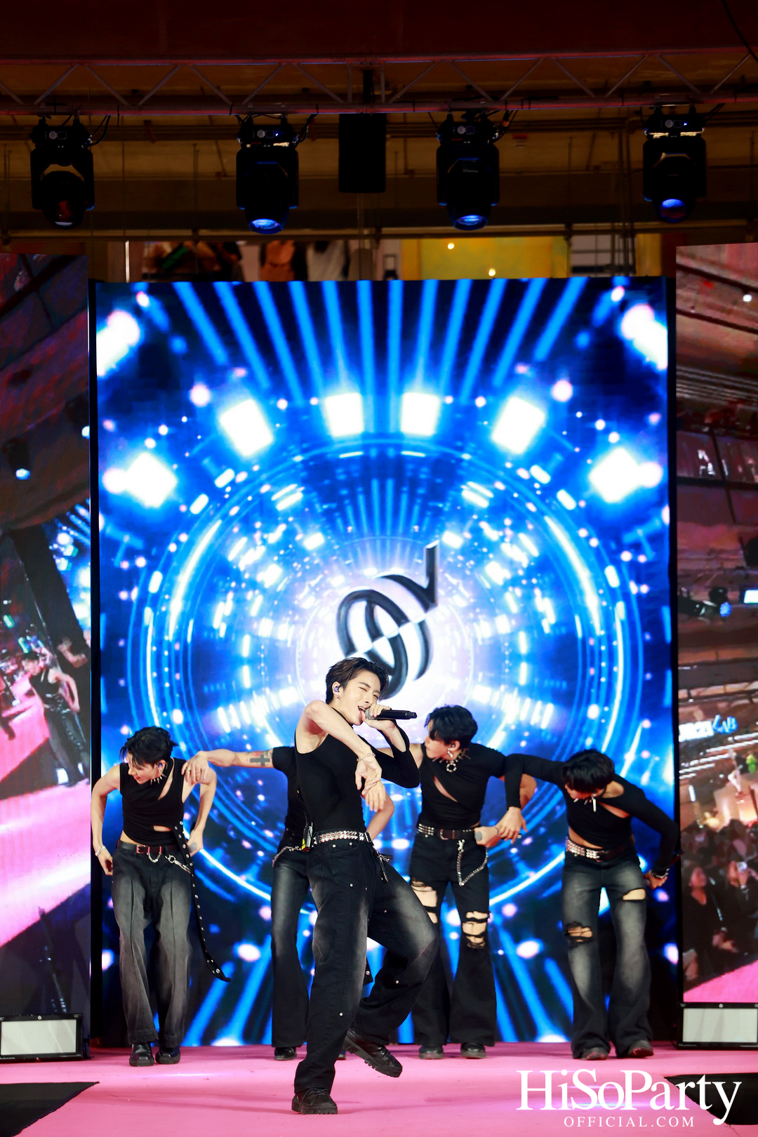 TikTok Shop I EM DISTRICT Exclusive Runway