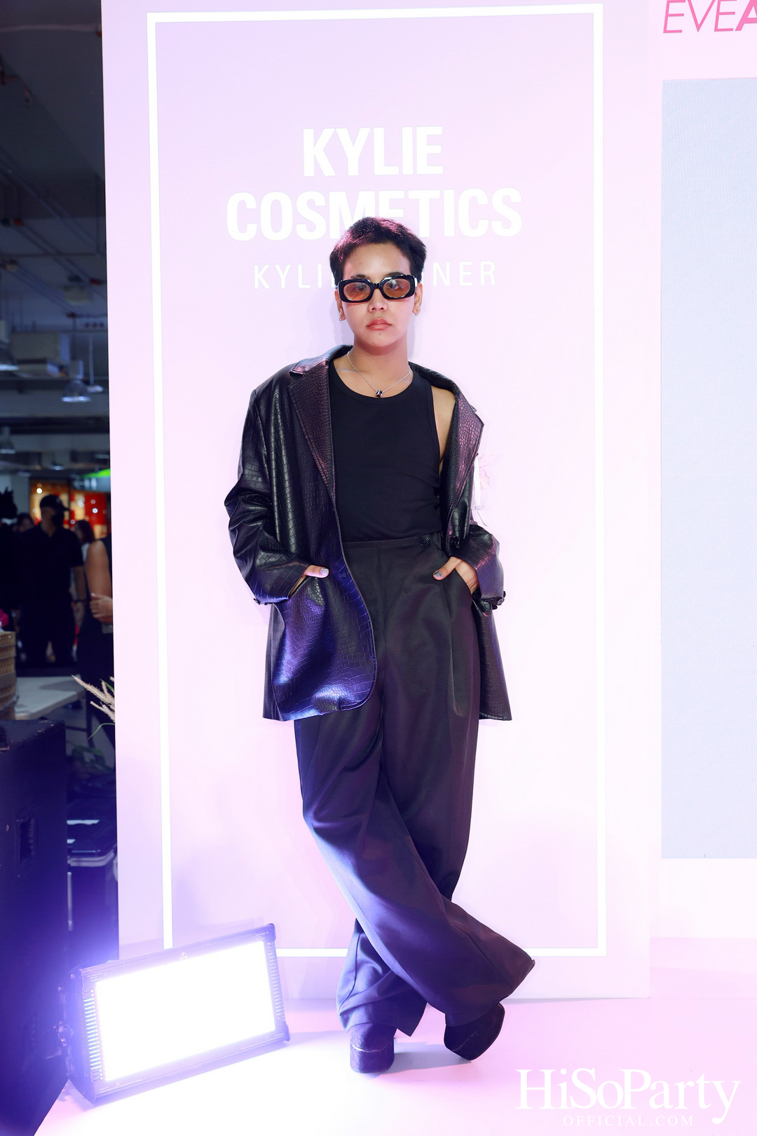 Kylie Cosmetics แลนด์ดิ้งประเทศไทยแล้วอย่างเป็นทางการ โดยวางจำหน่ายเอ็กซ์คลูซีฟที่ EVEANDBOY