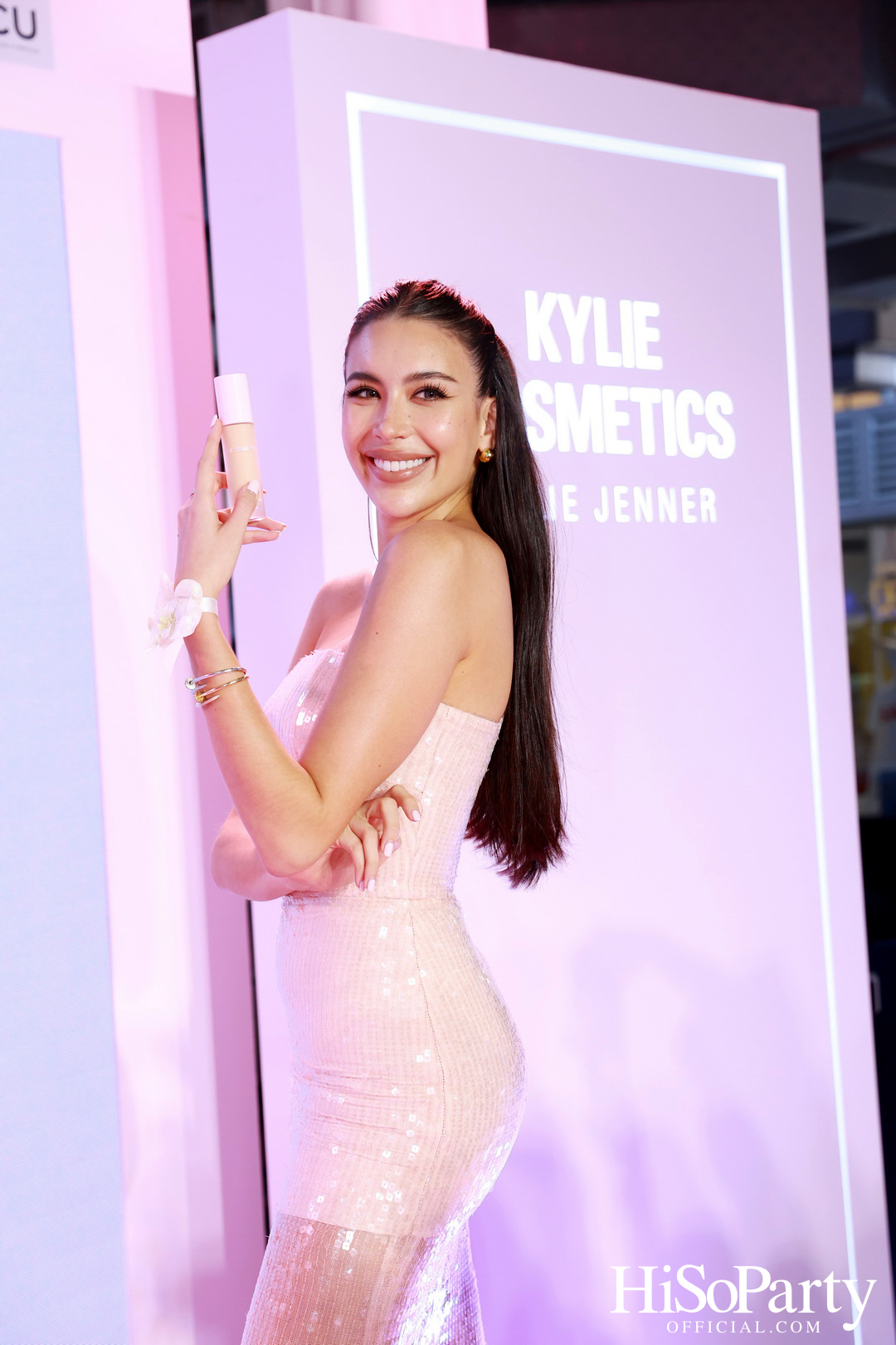 Kylie Cosmetics แลนด์ดิ้งประเทศไทยแล้วอย่างเป็นทางการ โดยวางจำหน่ายเอ็กซ์คลูซีฟที่ EVEANDBOY