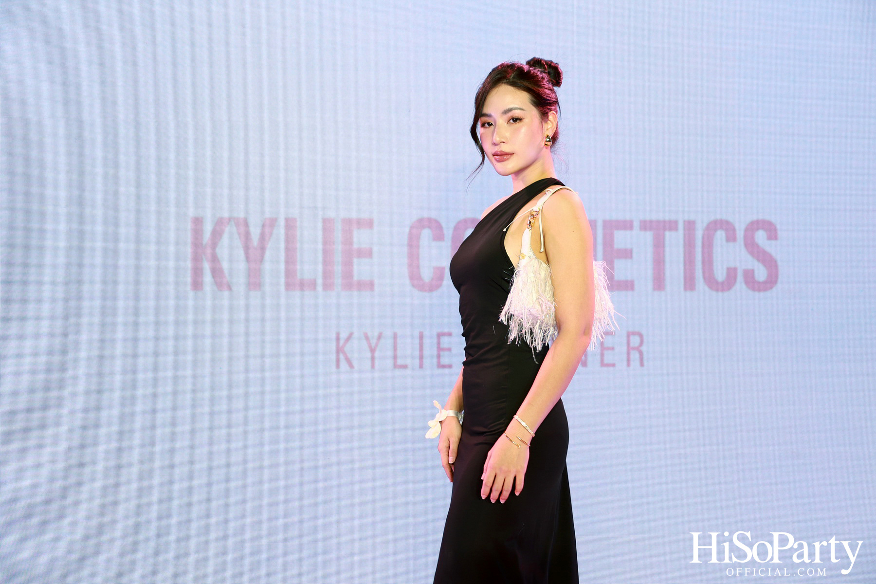 Kylie Cosmetics แลนด์ดิ้งประเทศไทยแล้วอย่างเป็นทางการ โดยวางจำหน่ายเอ็กซ์คลูซีฟที่ EVEANDBOY