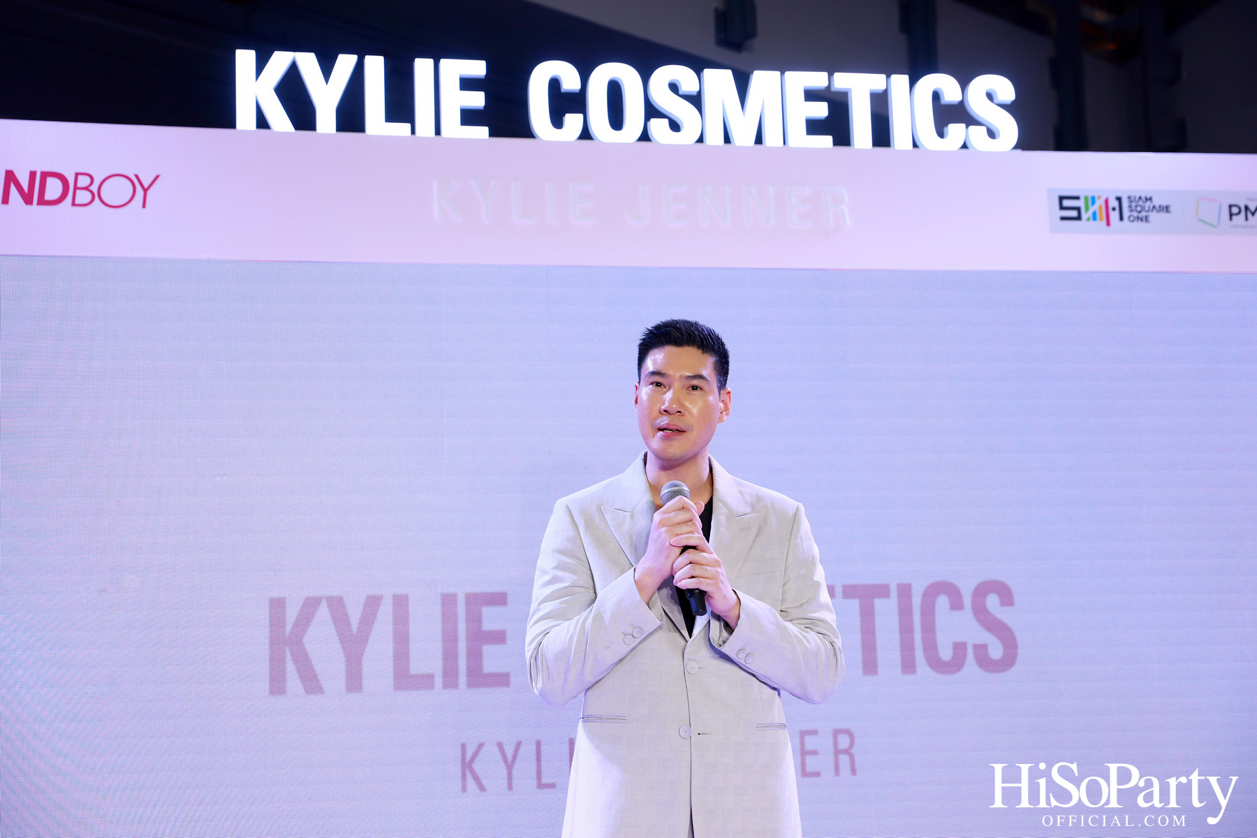 Kylie Cosmetics แลนด์ดิ้งประเทศไทยแล้วอย่างเป็นทางการ โดยวางจำหน่ายเอ็กซ์คลูซีฟที่ EVEANDBOY