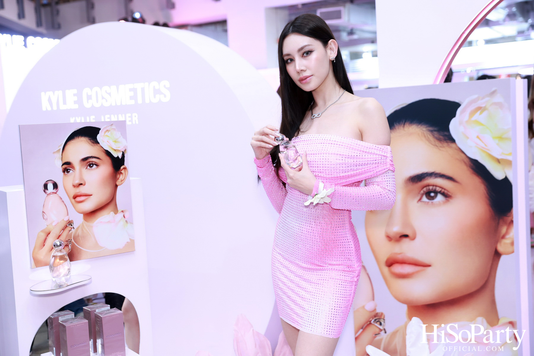 Kylie Cosmetics แลนด์ดิ้งประเทศไทยแล้วอย่างเป็นทางการ โดยวางจำหน่ายเอ็กซ์คลูซีฟที่ EVEANDBOY