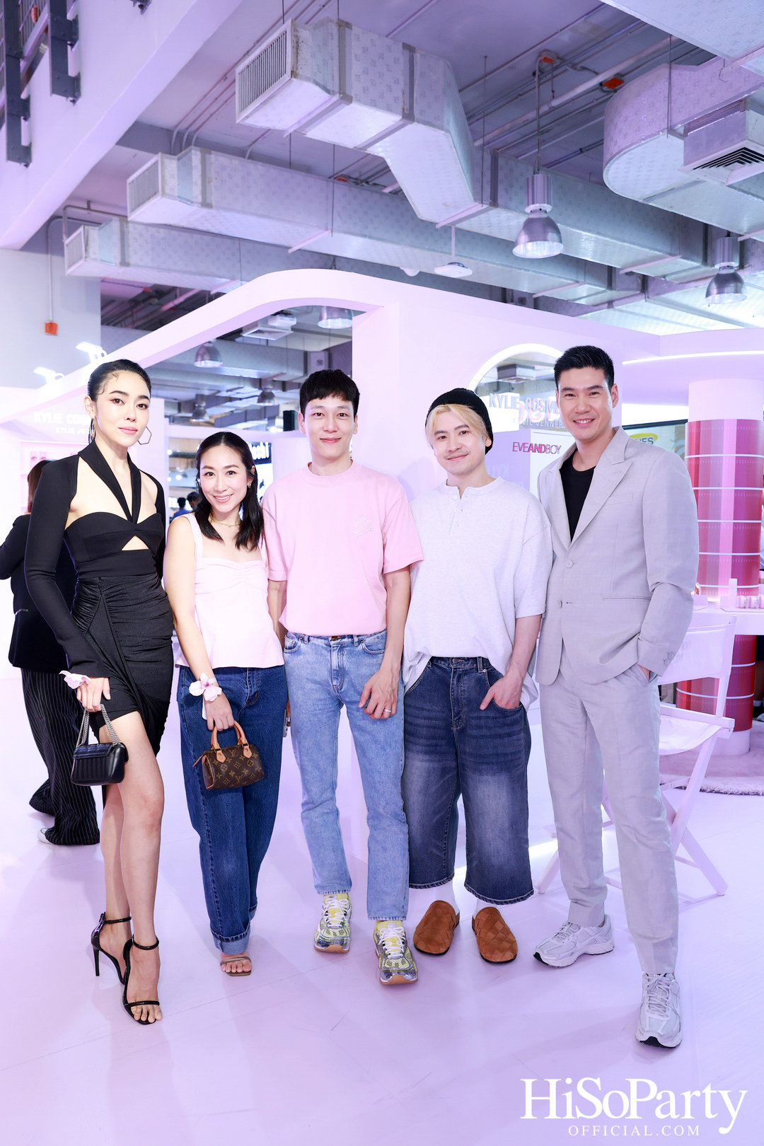 Kylie Cosmetics แลนด์ดิ้งประเทศไทยแล้วอย่างเป็นทางการ โดยวางจำหน่ายเอ็กซ์คลูซีฟที่ EVEANDBOY