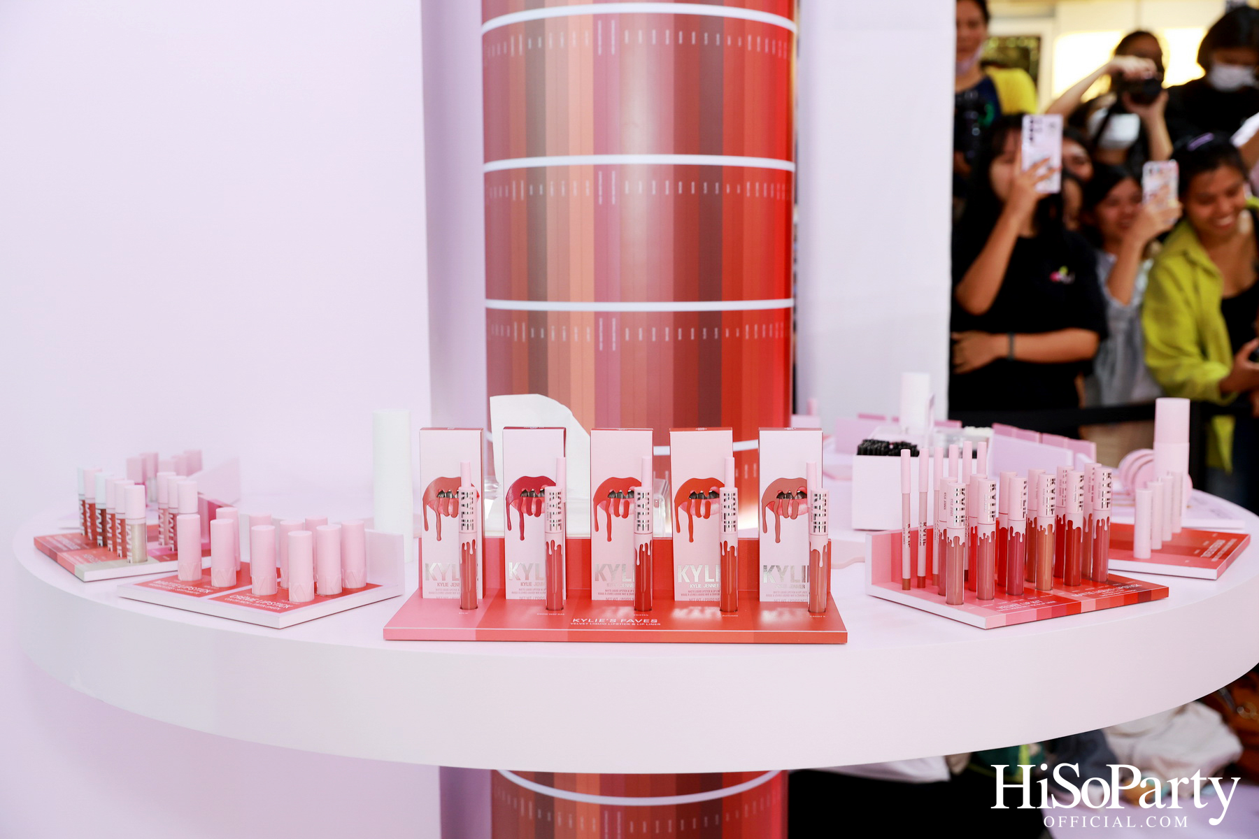 Kylie Cosmetics แลนด์ดิ้งประเทศไทยแล้วอย่างเป็นทางการ โดยวางจำหน่ายเอ็กซ์คลูซีฟที่ EVEANDBOY