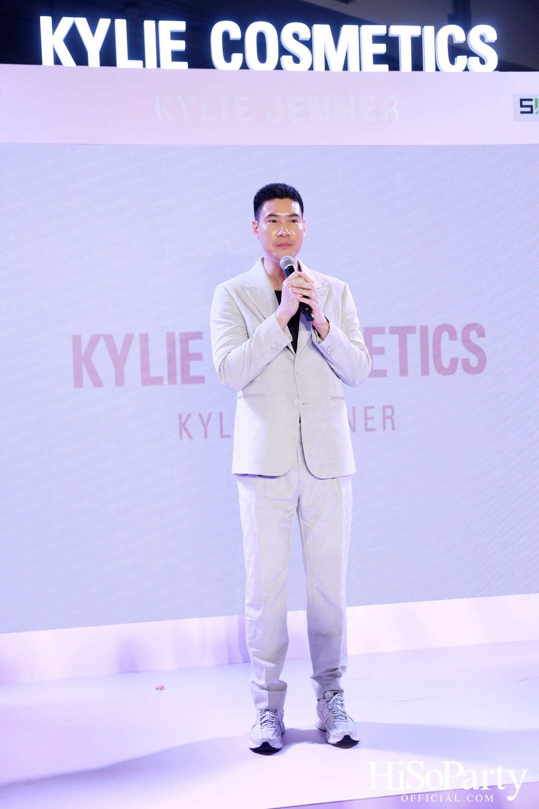 Kylie Cosmetics แลนด์ดิ้งประเทศไทยแล้วอย่างเป็นทางการ โดยวางจำหน่ายเอ็กซ์คลูซีฟที่ EVEANDBOY