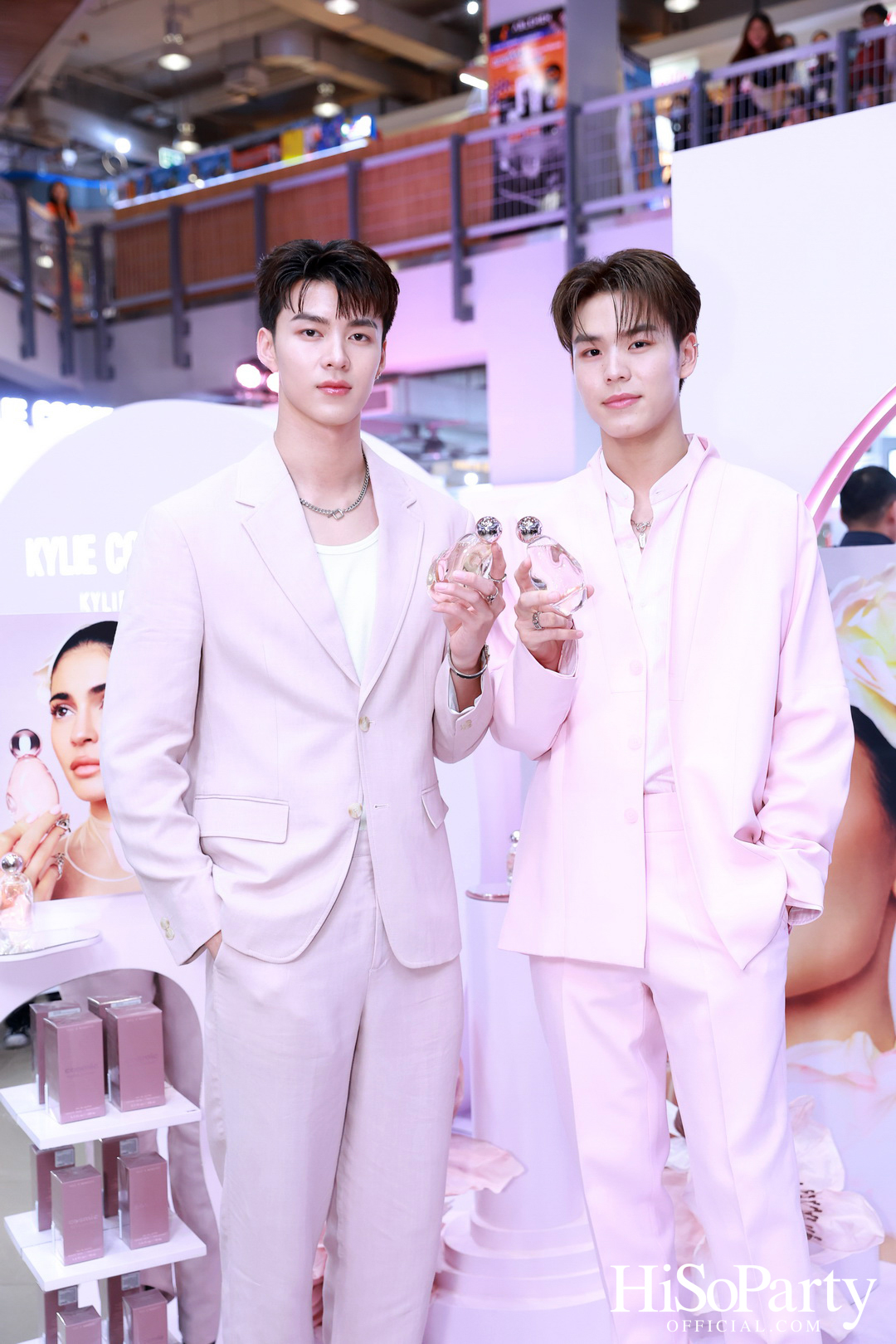 Kylie Cosmetics แลนด์ดิ้งประเทศไทยแล้วอย่างเป็นทางการ โดยวางจำหน่ายเอ็กซ์คลูซีฟที่ EVEANDBOY