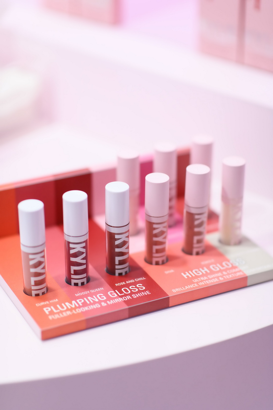 Kylie Cosmetics แลนด์ดิ้งประเทศไทยแล้วอย่างเป็นทางการ โดยวางจำหน่ายเอ็กซ์คลูซีฟที่ EVEANDBOY