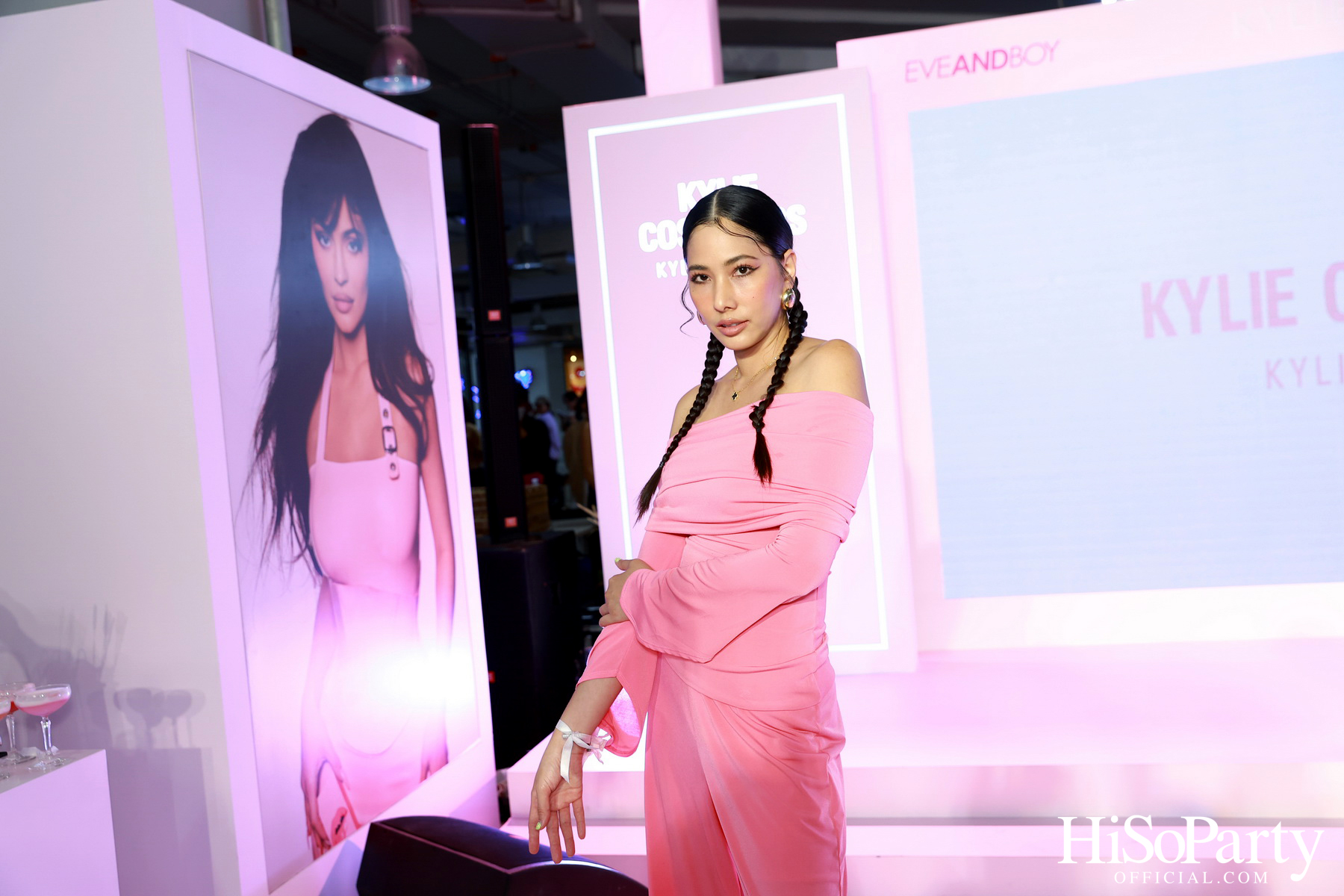 Kylie Cosmetics แลนด์ดิ้งประเทศไทยแล้วอย่างเป็นทางการ โดยวางจำหน่ายเอ็กซ์คลูซีฟที่ EVEANDBOY