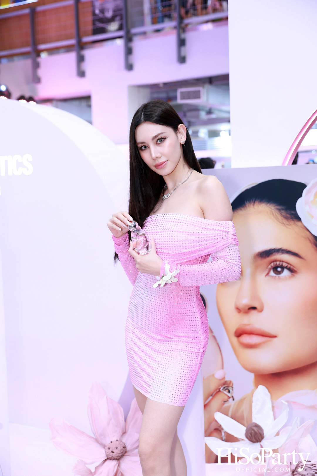 Kylie Cosmetics แลนด์ดิ้งประเทศไทยแล้วอย่างเป็นทางการ โดยวางจำหน่ายเอ็กซ์คลูซีฟที่ EVEANDBOY