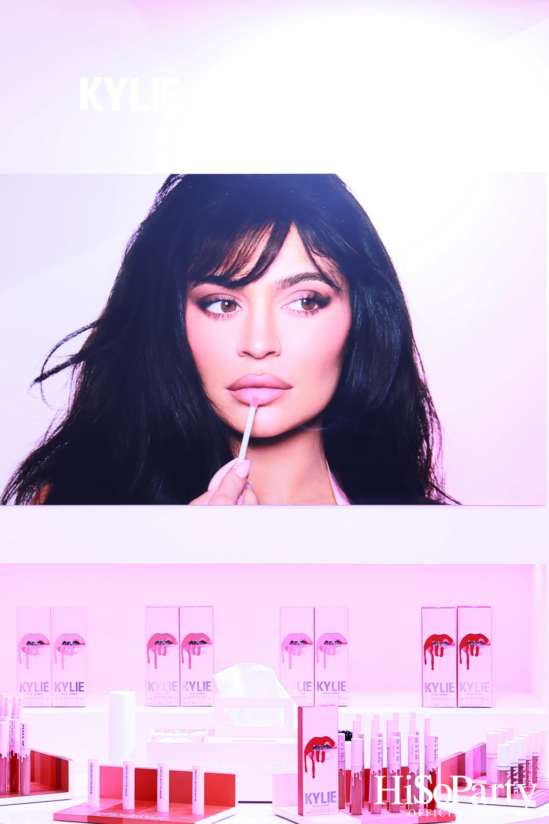 Kylie Cosmetics แลนด์ดิ้งประเทศไทยแล้วอย่างเป็นทางการ โดยวางจำหน่ายเอ็กซ์คลูซีฟที่ EVEANDBOY