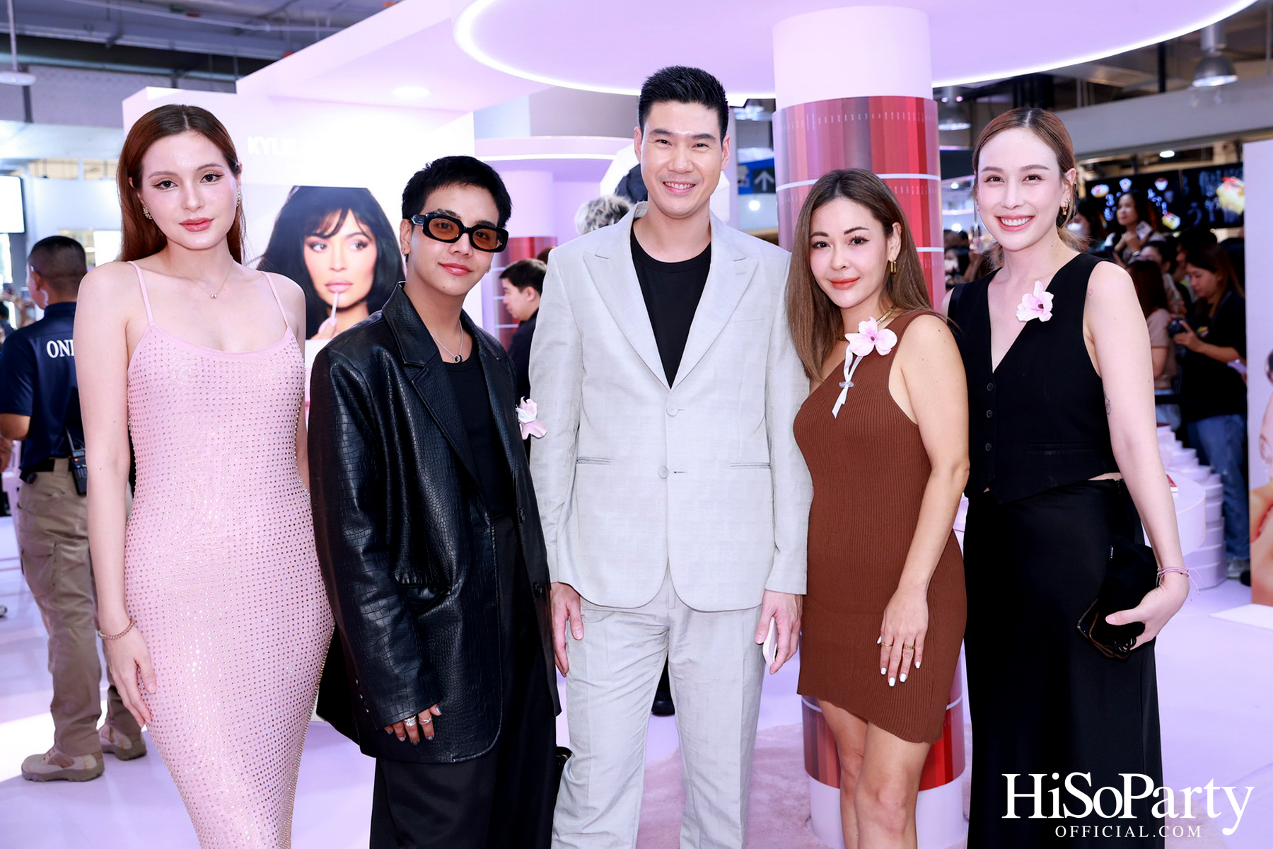 Kylie Cosmetics แลนด์ดิ้งประเทศไทยแล้วอย่างเป็นทางการ โดยวางจำหน่ายเอ็กซ์คลูซีฟที่ EVEANDBOY