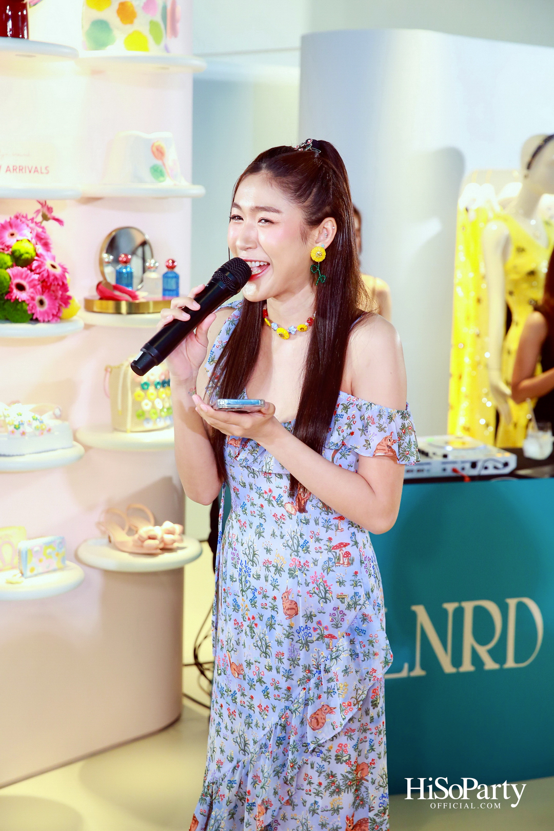 lyn around เปิดตัวคอลเลกชั่นล่าสุด ‘Sunshine & Midnight’ พร้อมเปิดตัวแบรนด์พรีเซนเตอร์คนแรก แอลลี่ - อชิรญา นิติพน