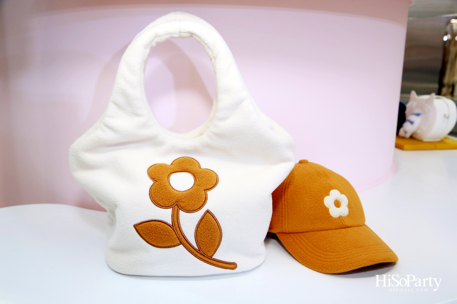 lyn around เปิดตัวคอลเลกชั่นล่าสุด ‘Sunshine & Midnight’ พร้อมเปิดตัวแบรนด์พรีเซนเตอร์คนแรก แอลลี่ - อชิรญา นิติพน