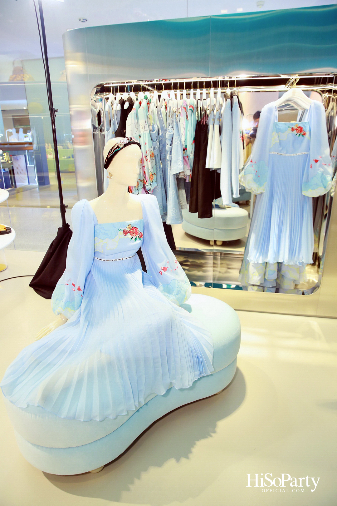 lyn around เปิดตัวคอลเลกชั่นล่าสุด ‘Sunshine & Midnight’ พร้อมเปิดตัวแบรนด์พรีเซนเตอร์คนแรก แอลลี่ - อชิรญา นิติพน