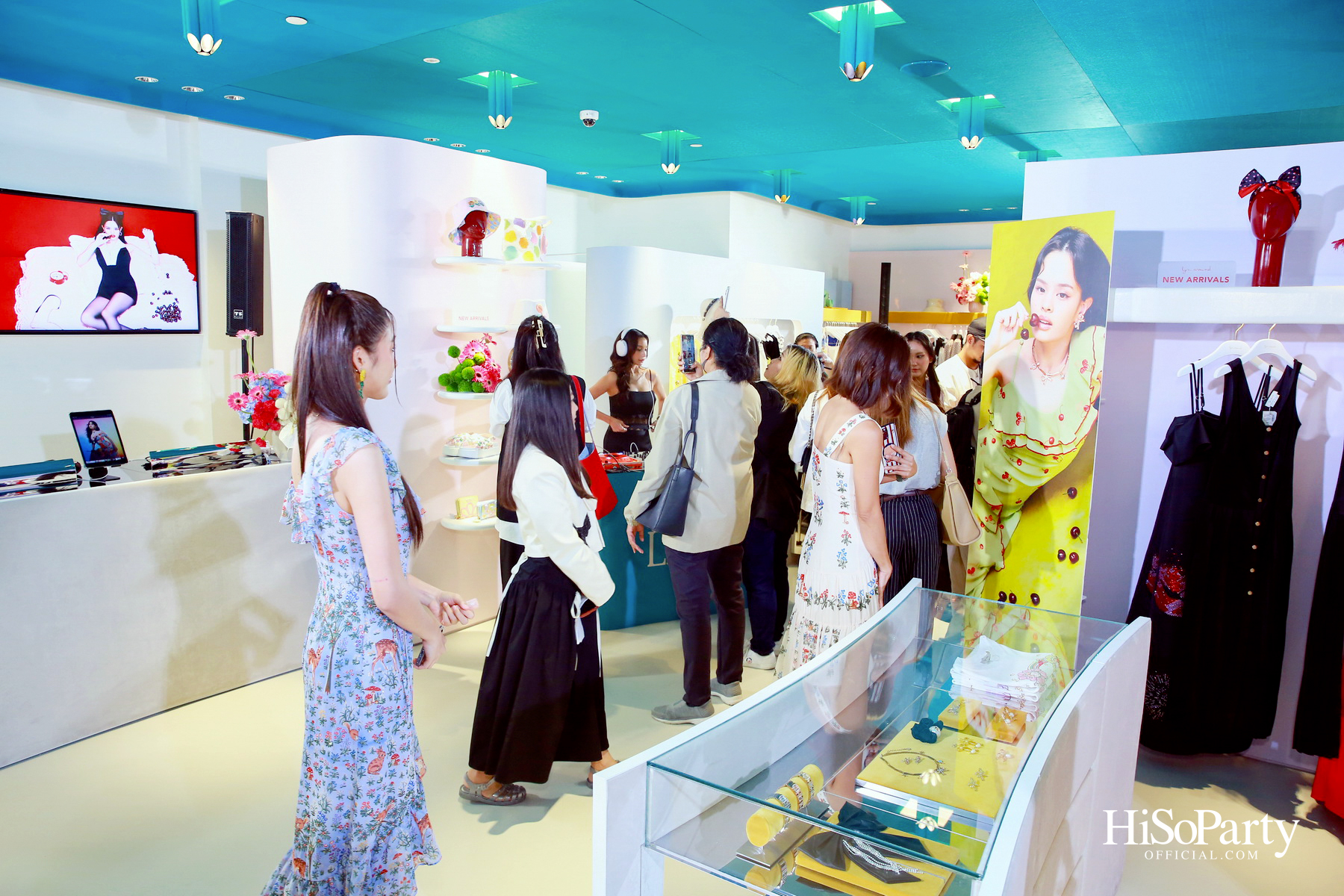 lyn around เปิดตัวคอลเลกชั่นล่าสุด ‘Sunshine & Midnight’ พร้อมเปิดตัวแบรนด์พรีเซนเตอร์คนแรก แอลลี่ - อชิรญา นิติพน