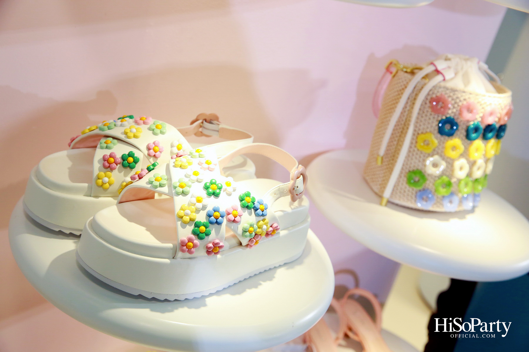 lyn around เปิดตัวคอลเลกชั่นล่าสุด ‘Sunshine & Midnight’ พร้อมเปิดตัวแบรนด์พรีเซนเตอร์คนแรก แอลลี่ - อชิรญา นิติพน