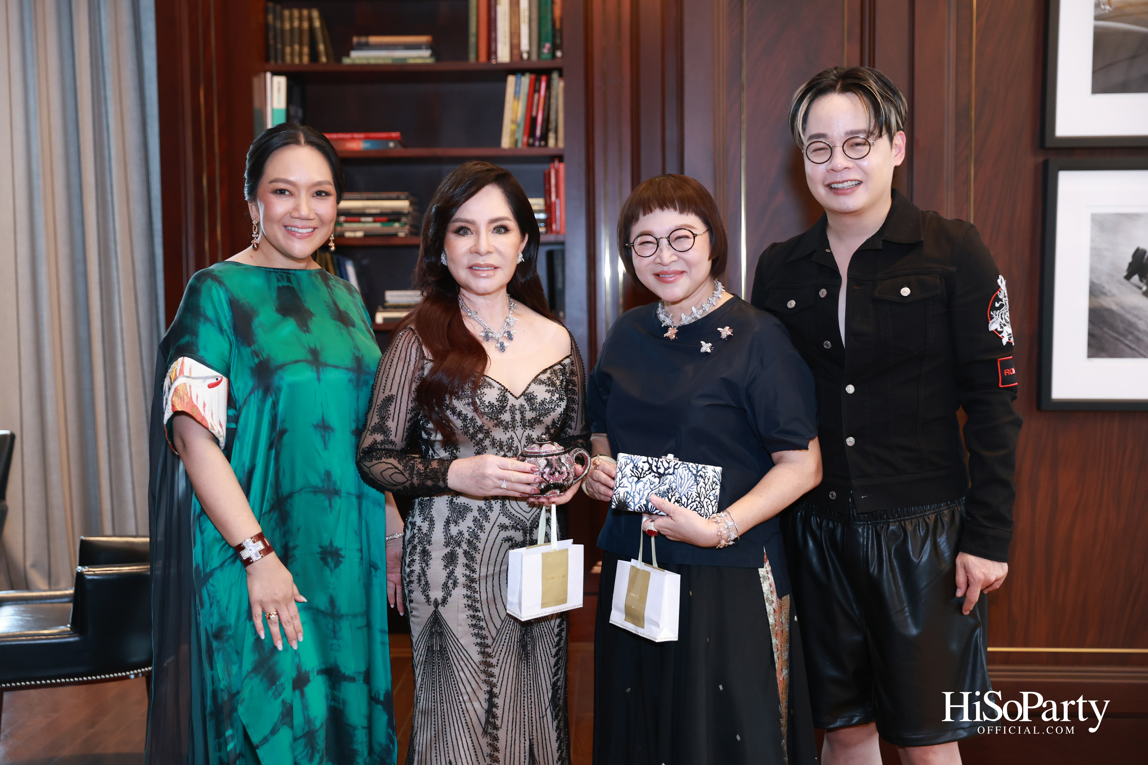 Exclusive Preview Judith Leiber New Collection & Beauty Gems ‘Bee 's Collection’