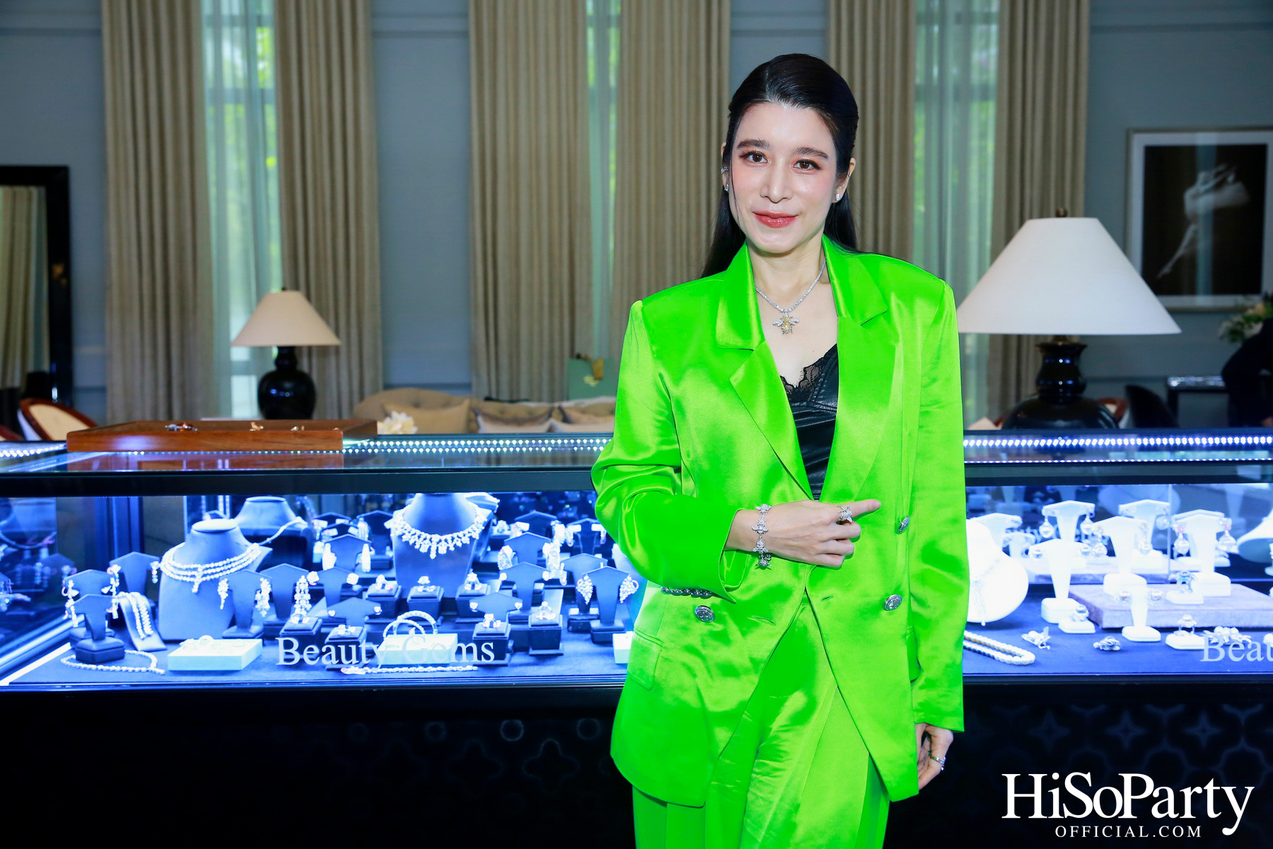 Exclusive Preview Judith Leiber New Collection & Beauty Gems ‘Bee 's Collection’