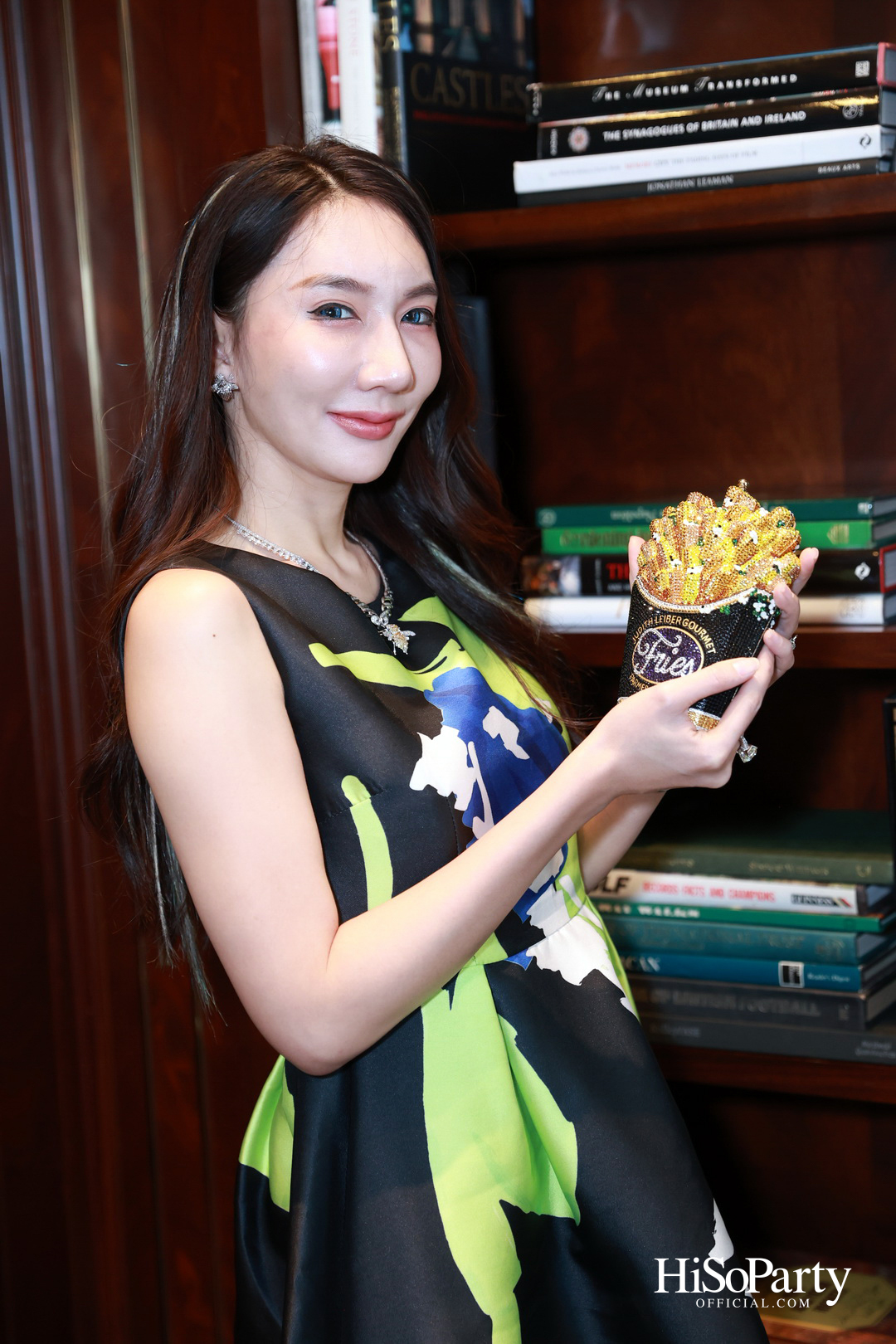 Exclusive Preview Judith Leiber New Collection & Beauty Gems ‘Bee 's Collection’