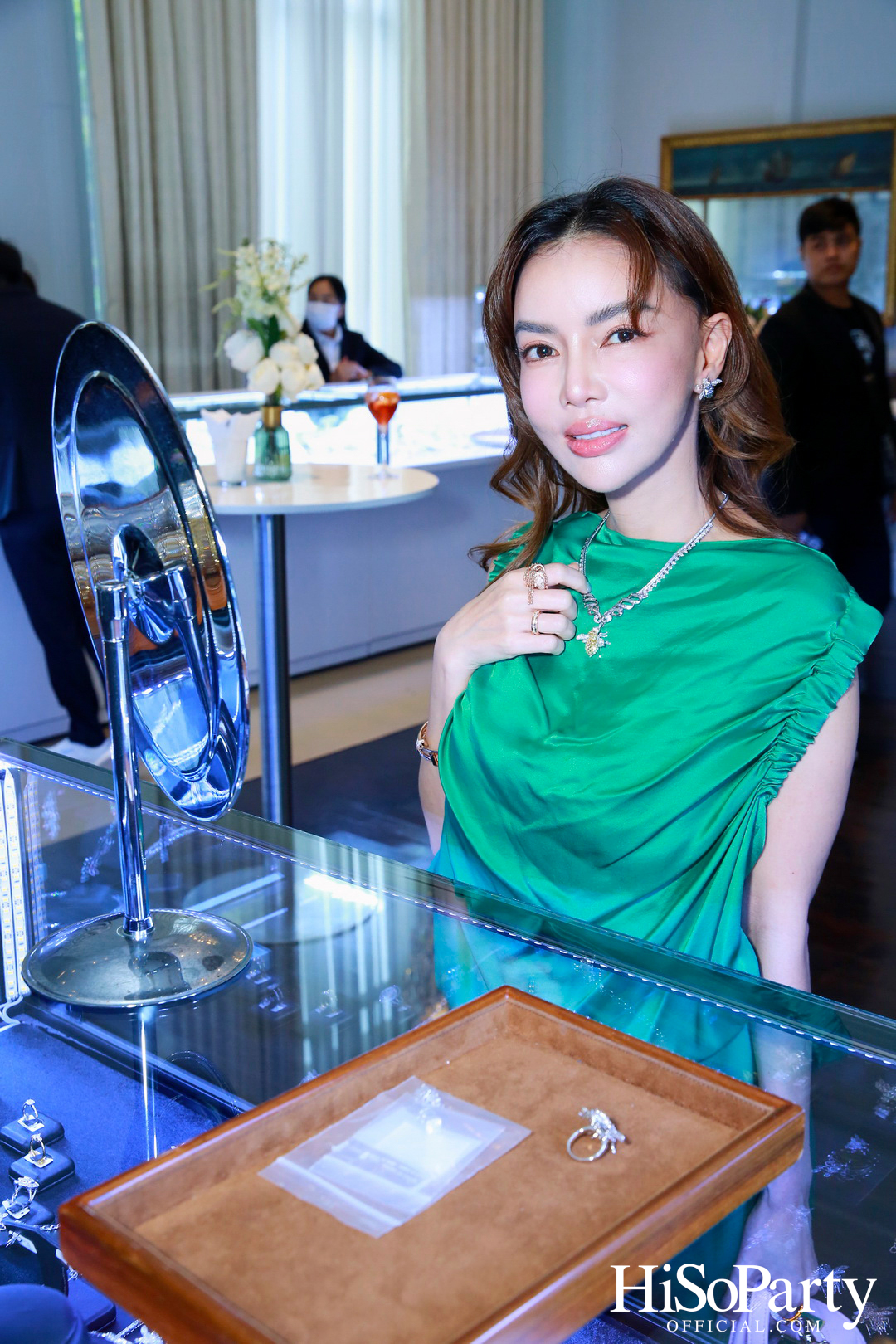 Exclusive Preview Judith Leiber New Collection & Beauty Gems ‘Bee 's Collection’