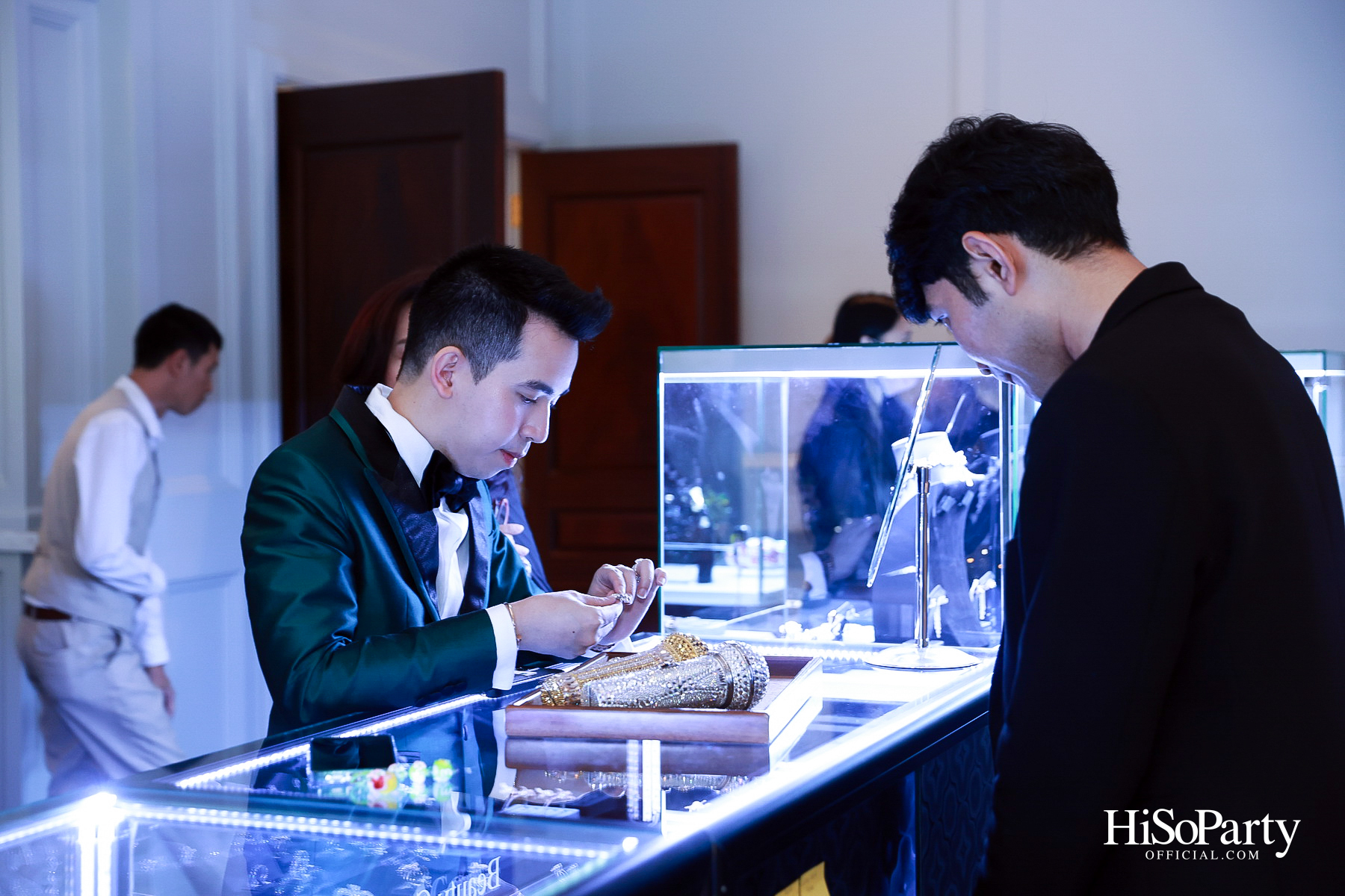 Exclusive Preview Judith Leiber New Collection & Beauty Gems ‘Bee 's Collection’